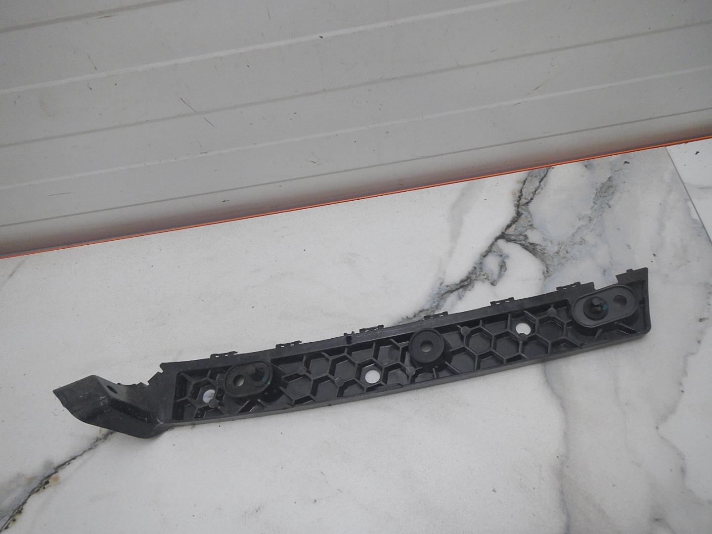 Кронштейн заднего бампера левый