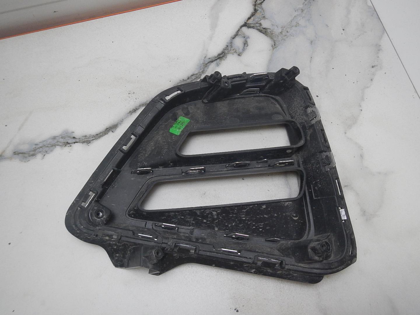 Решетка в бампер правая