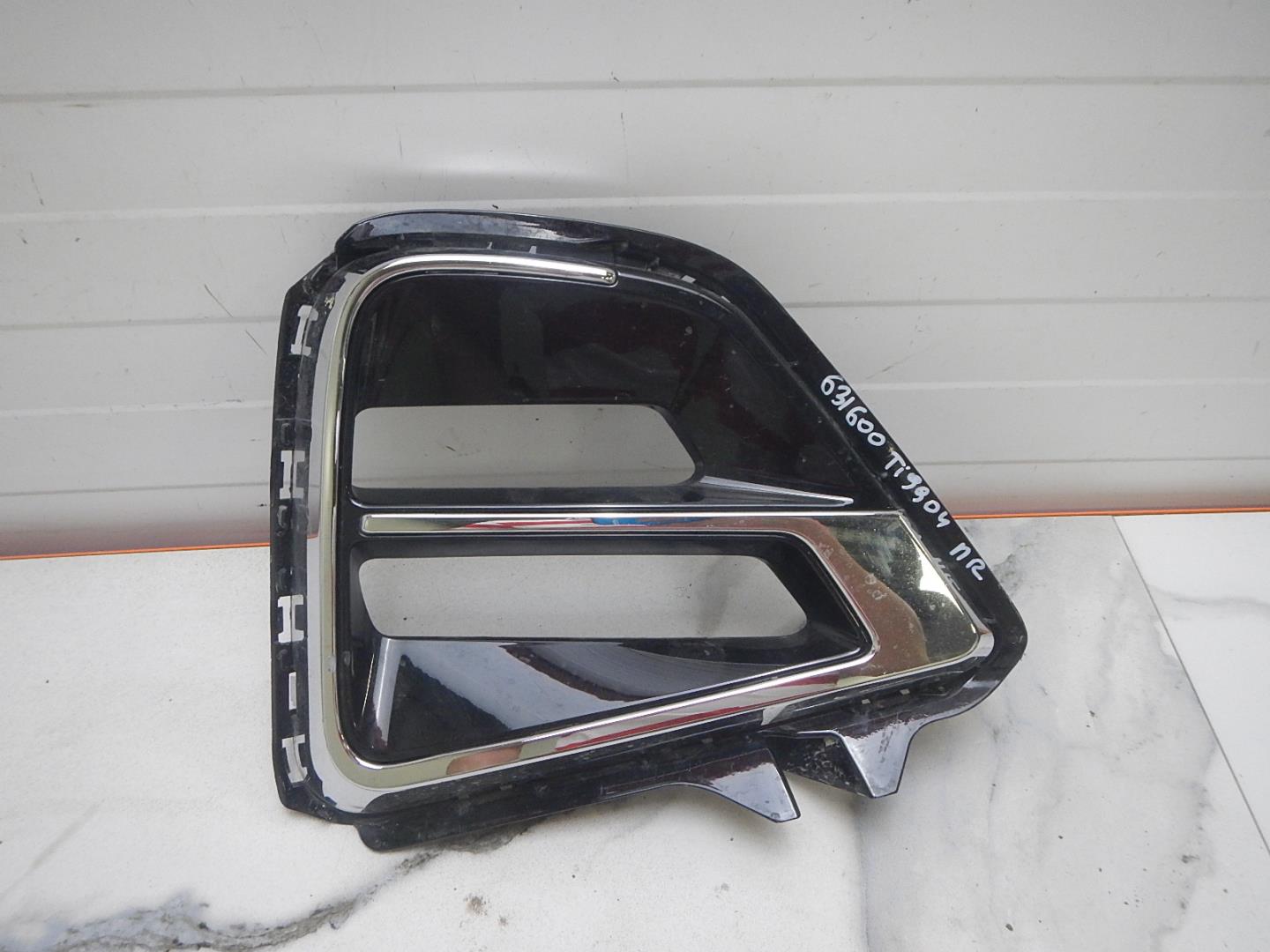 Решетка в бампер правая