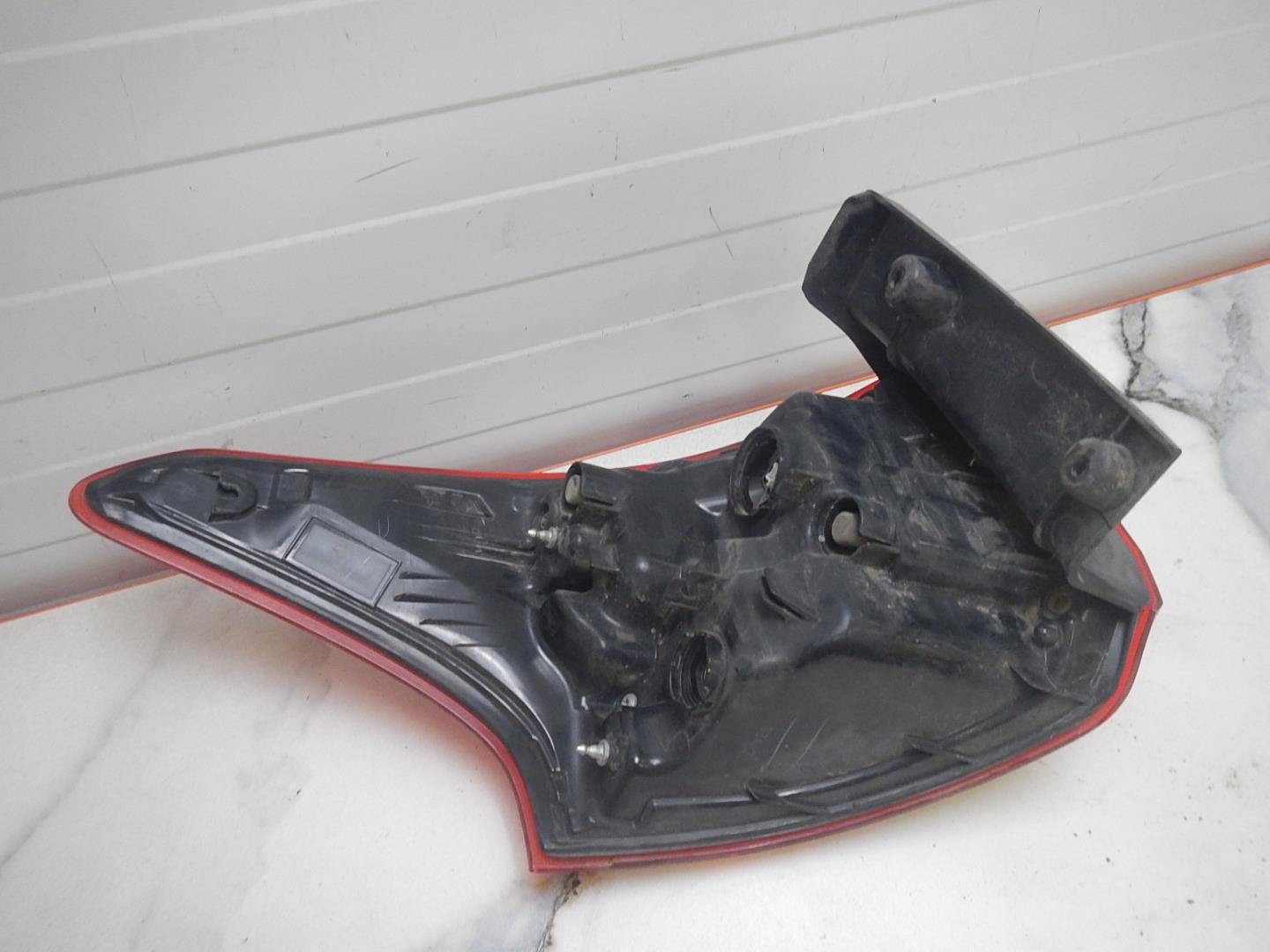 Фонарь задний правый