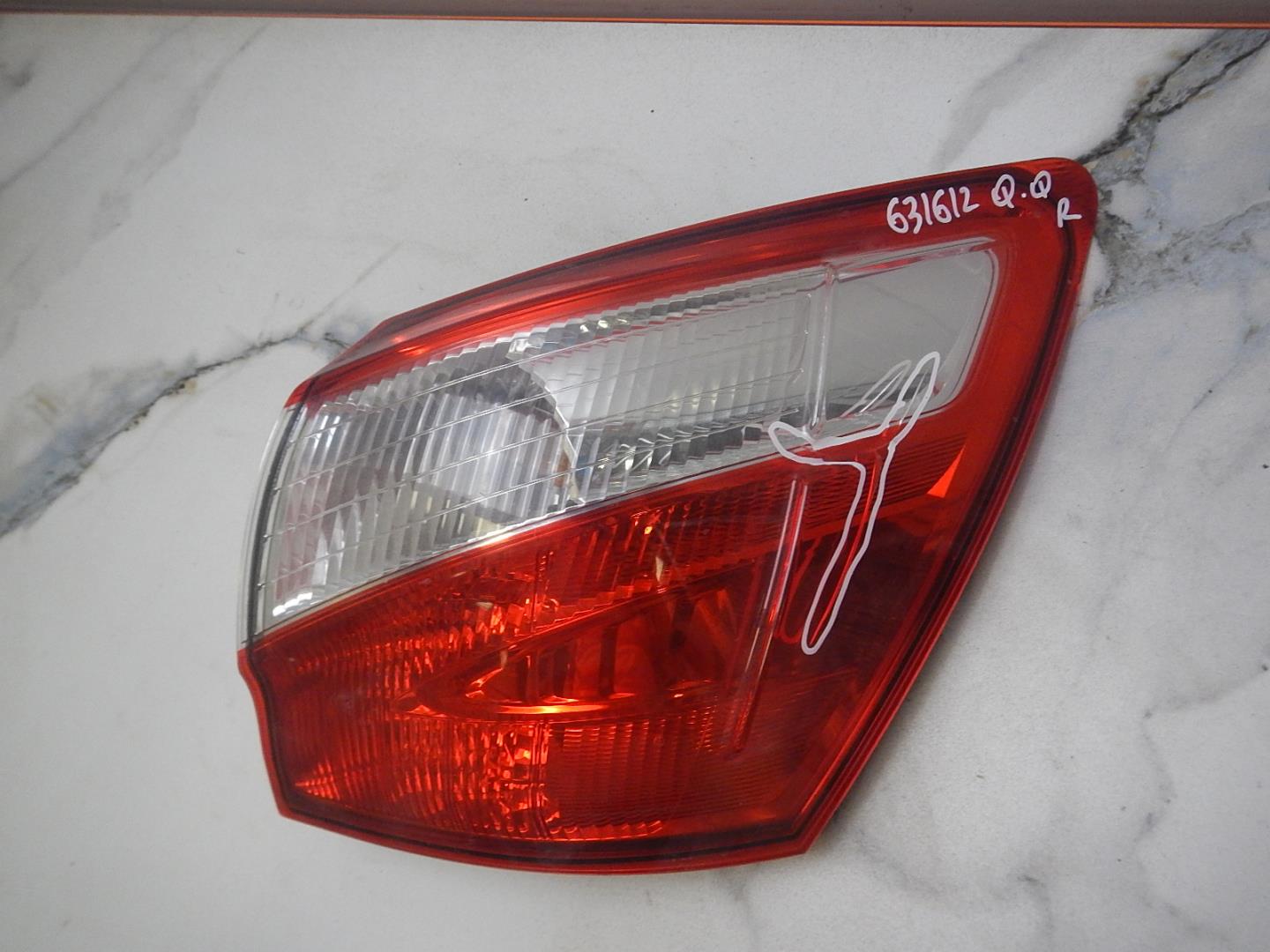 Фонарь задний правый