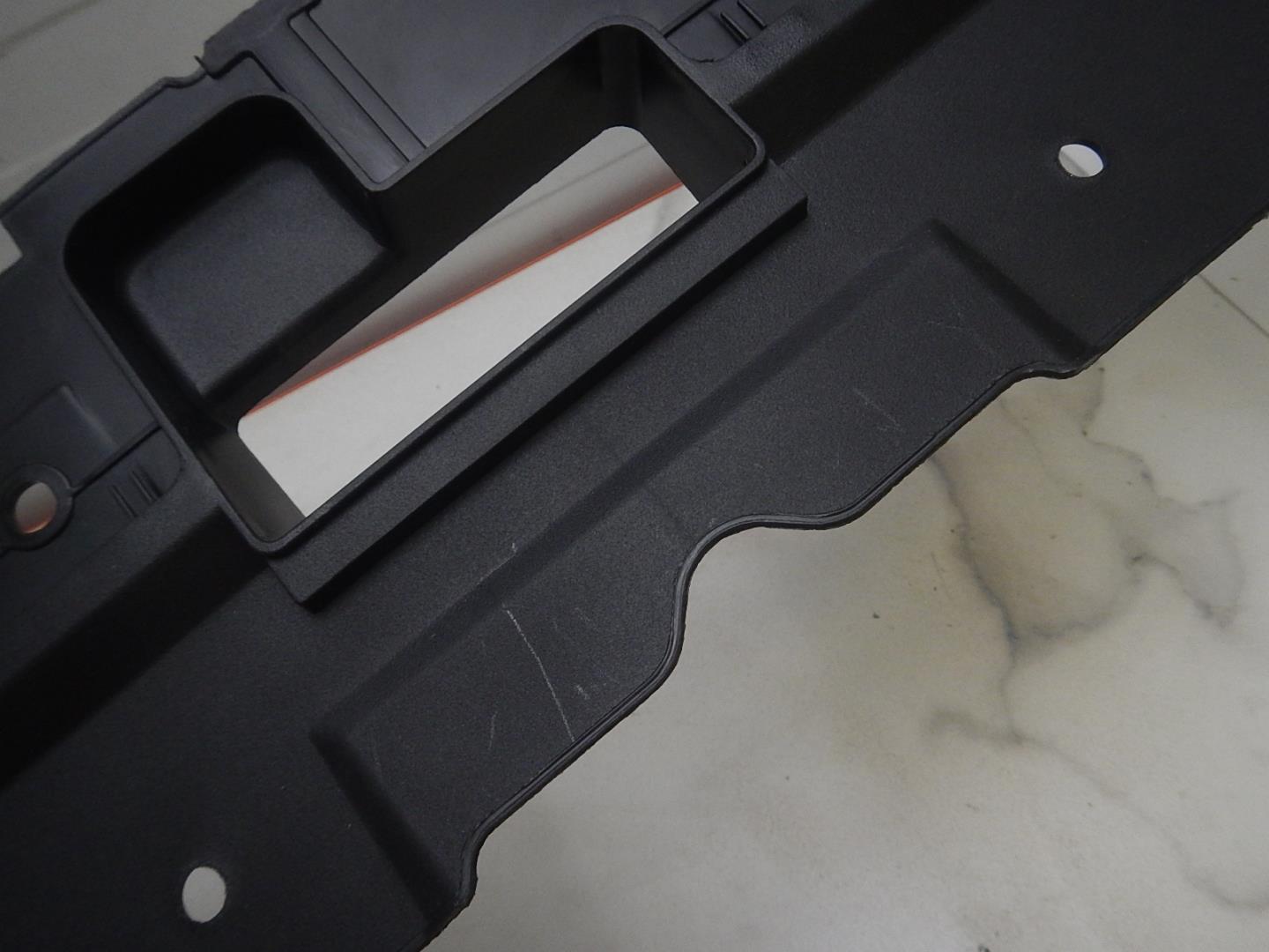 Кожух замка капота