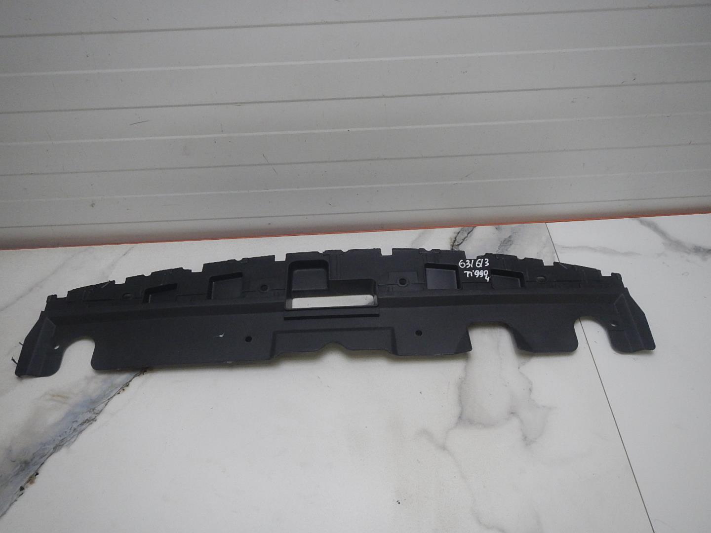 Кожух замка капота