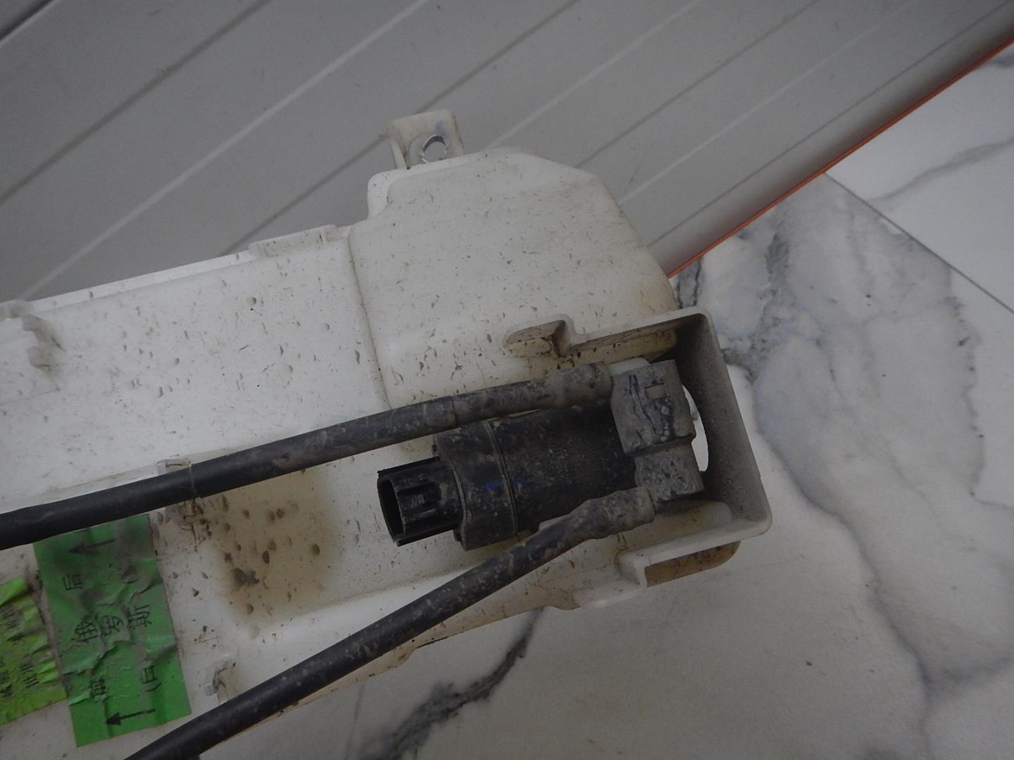 Бачок омывателя лобового стекла