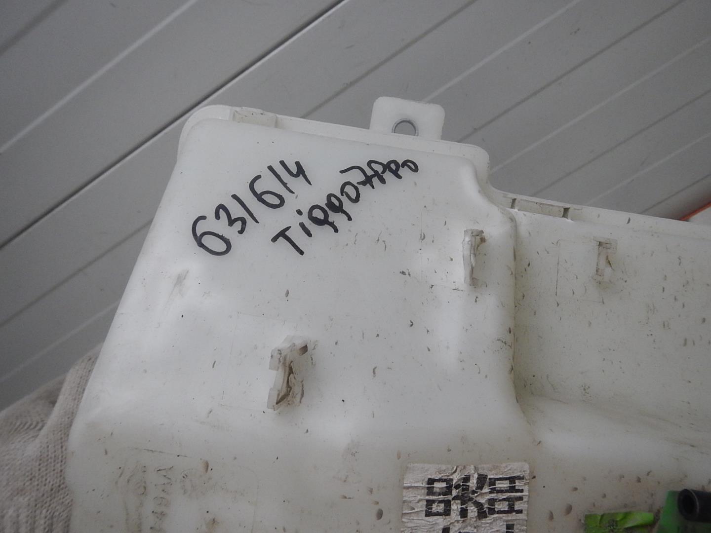 Бачок омывателя лобового стекла