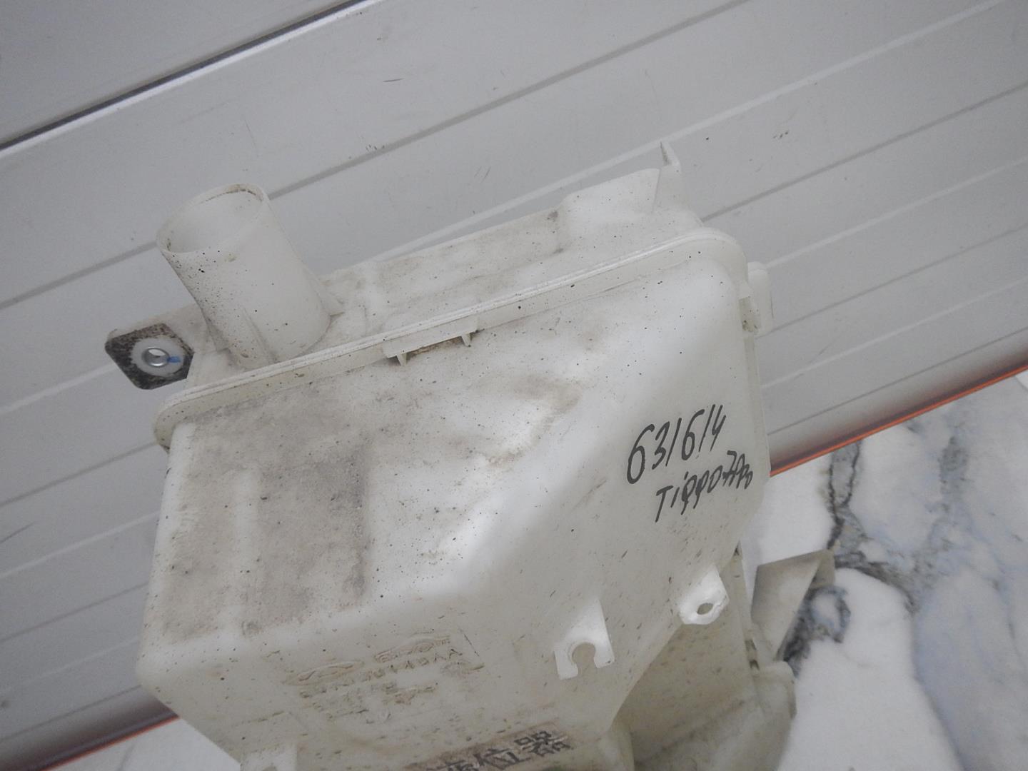 Бачок омывателя лобового стекла