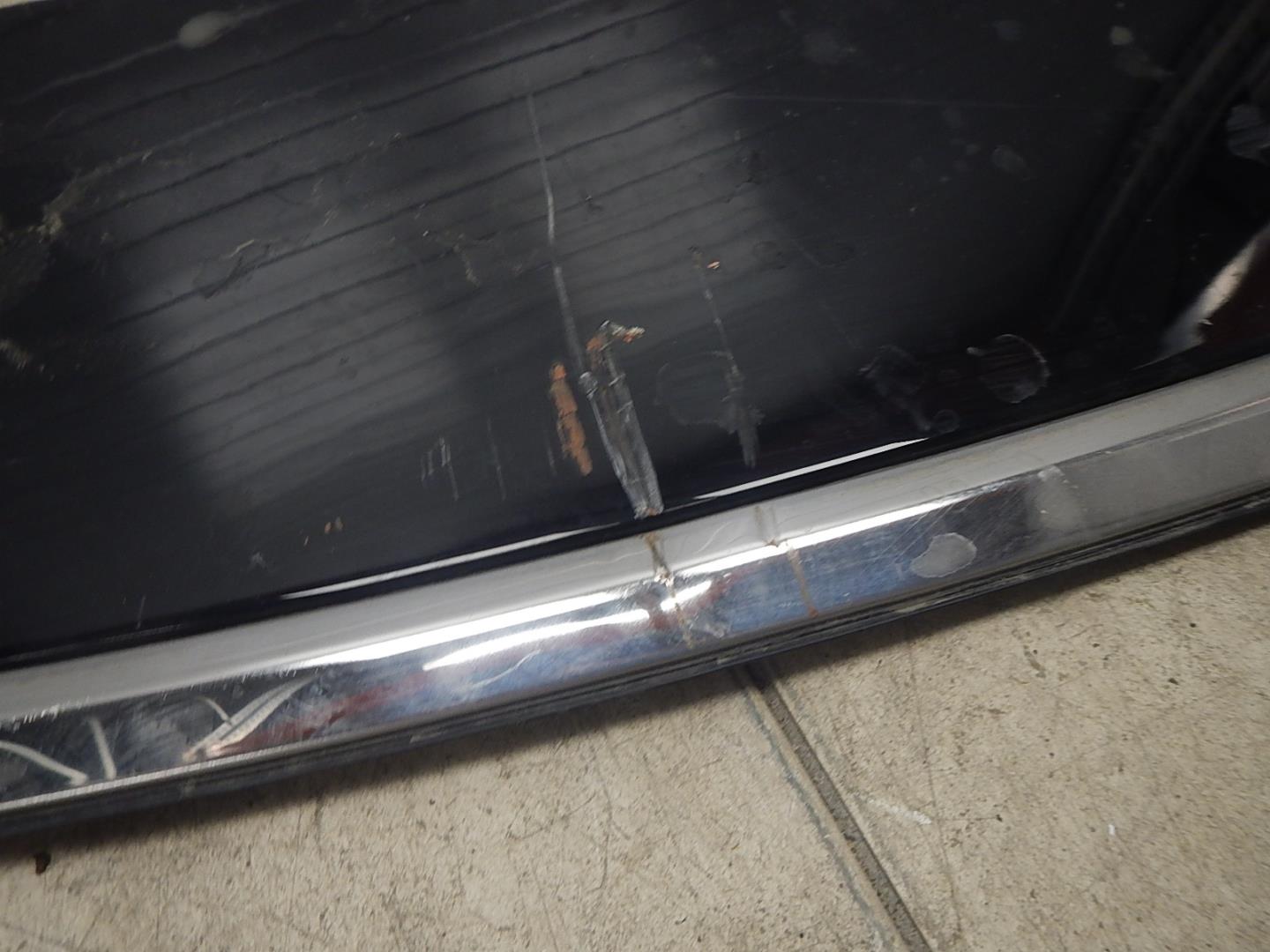 Накладка двери багажника