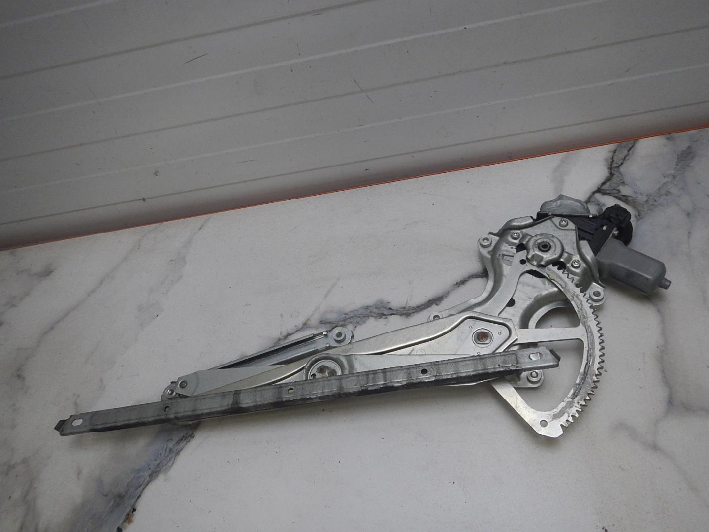 Стеклоподъемник электр. передний левый