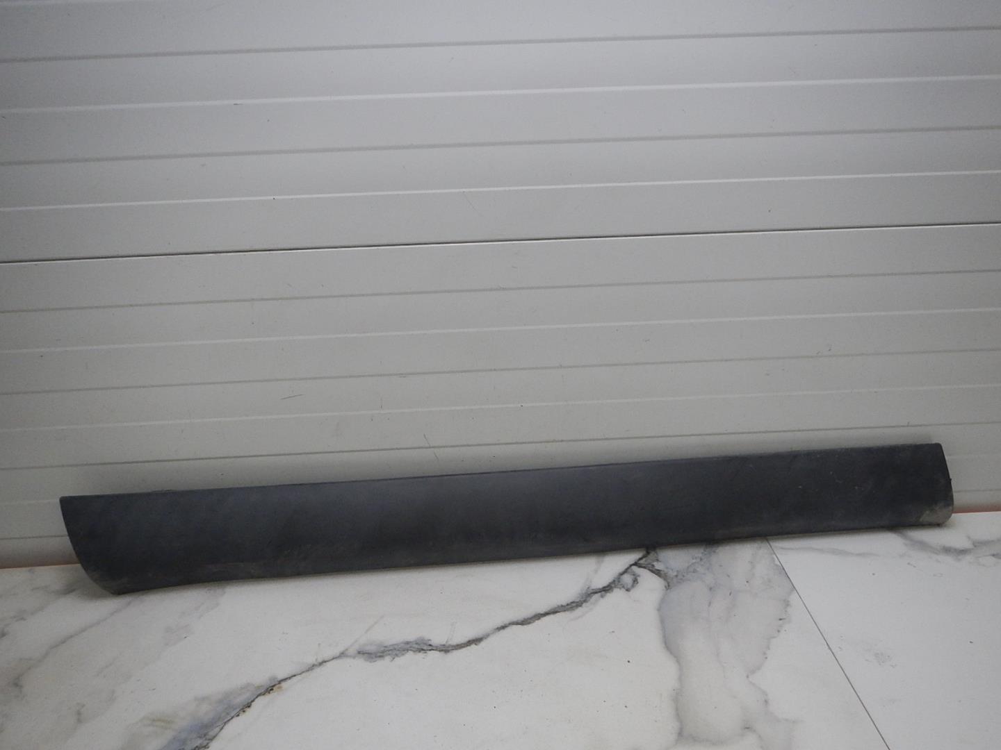 Молдинг передней левой двери