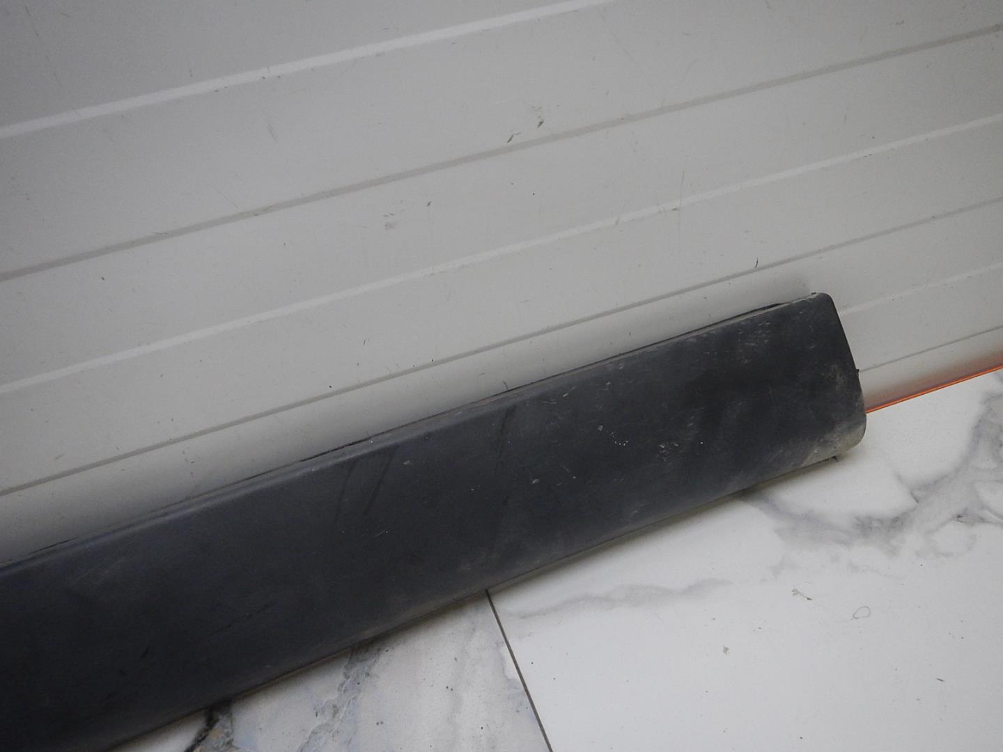 Молдинг передней левой двери