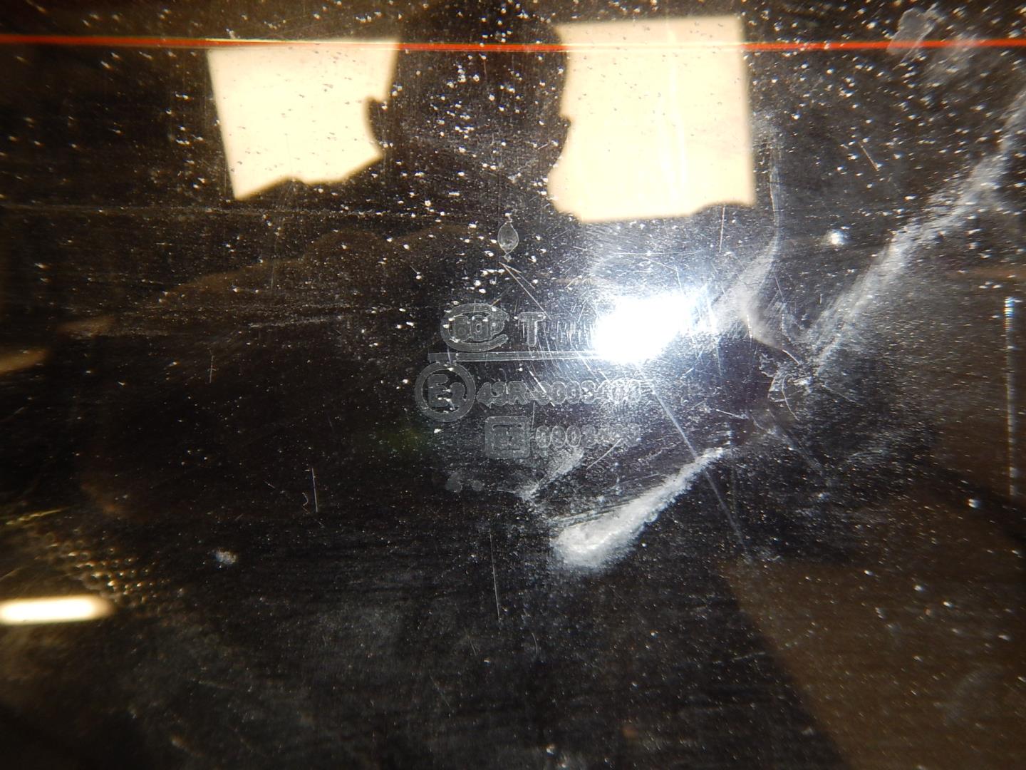 Стекло двери багажника