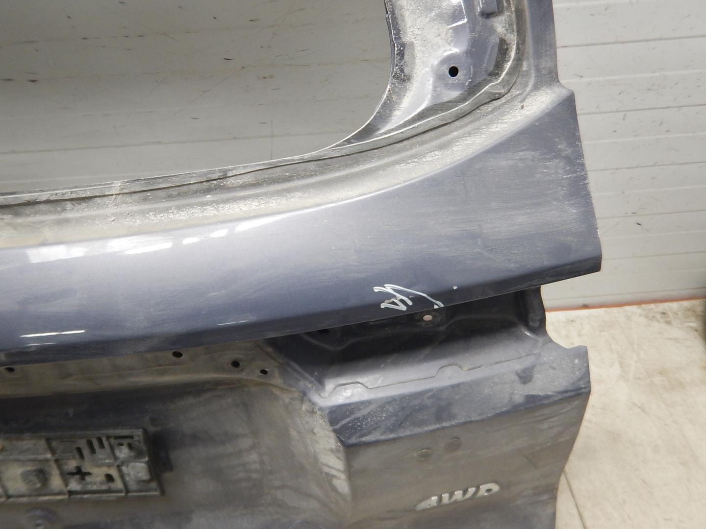 Дверь багажника