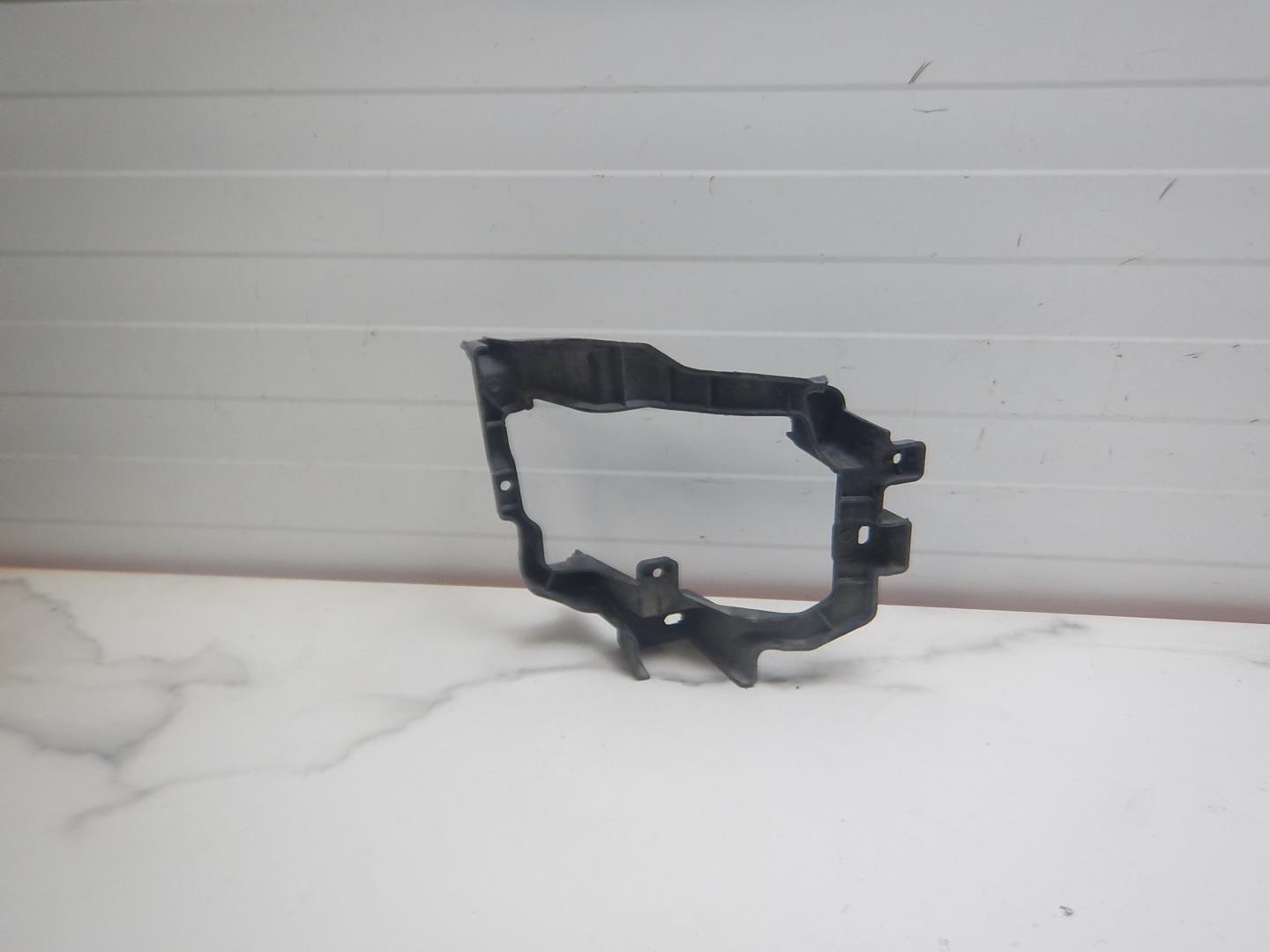 Кронштейн фары противотуманной правой