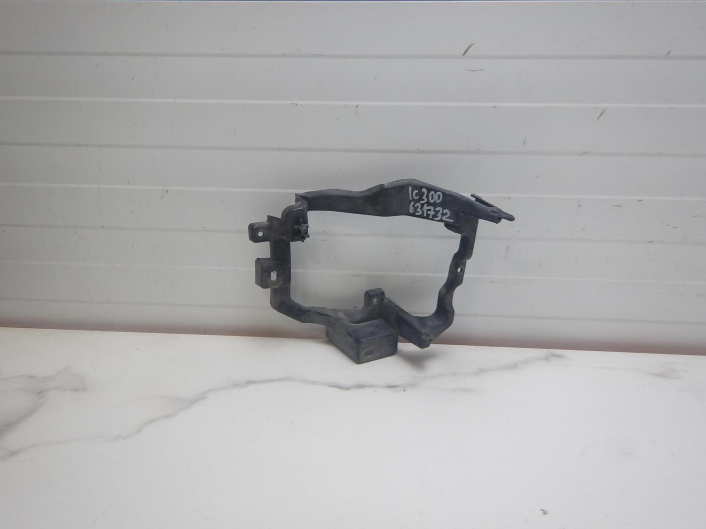 Кронштейн фары противотуманной правой