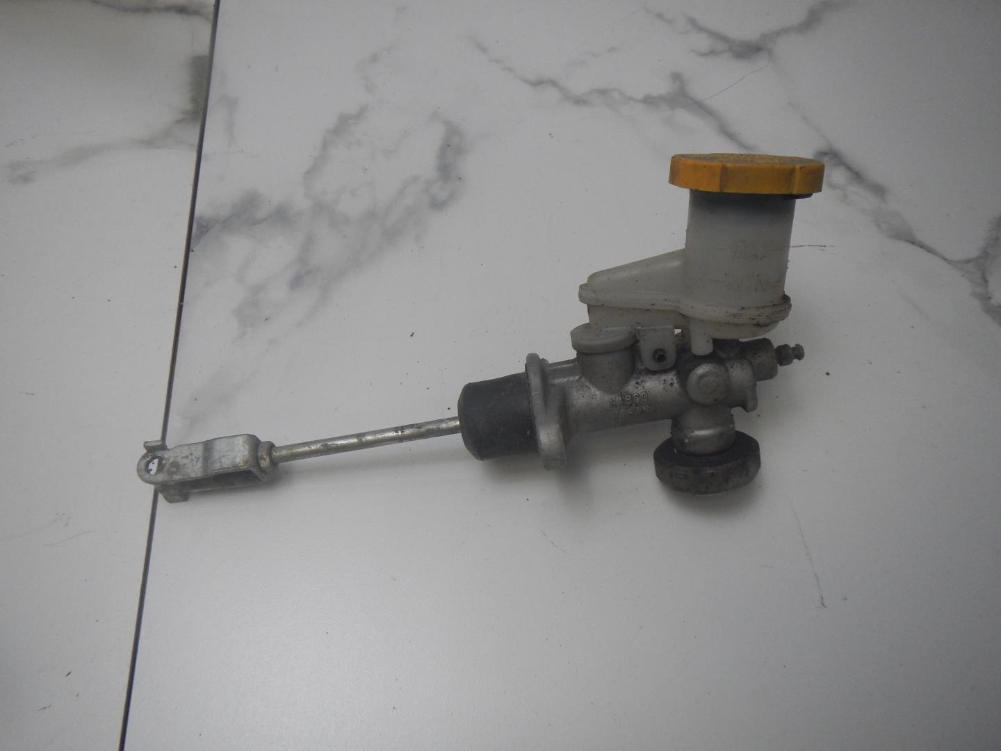 Цилиндр сцепления главный