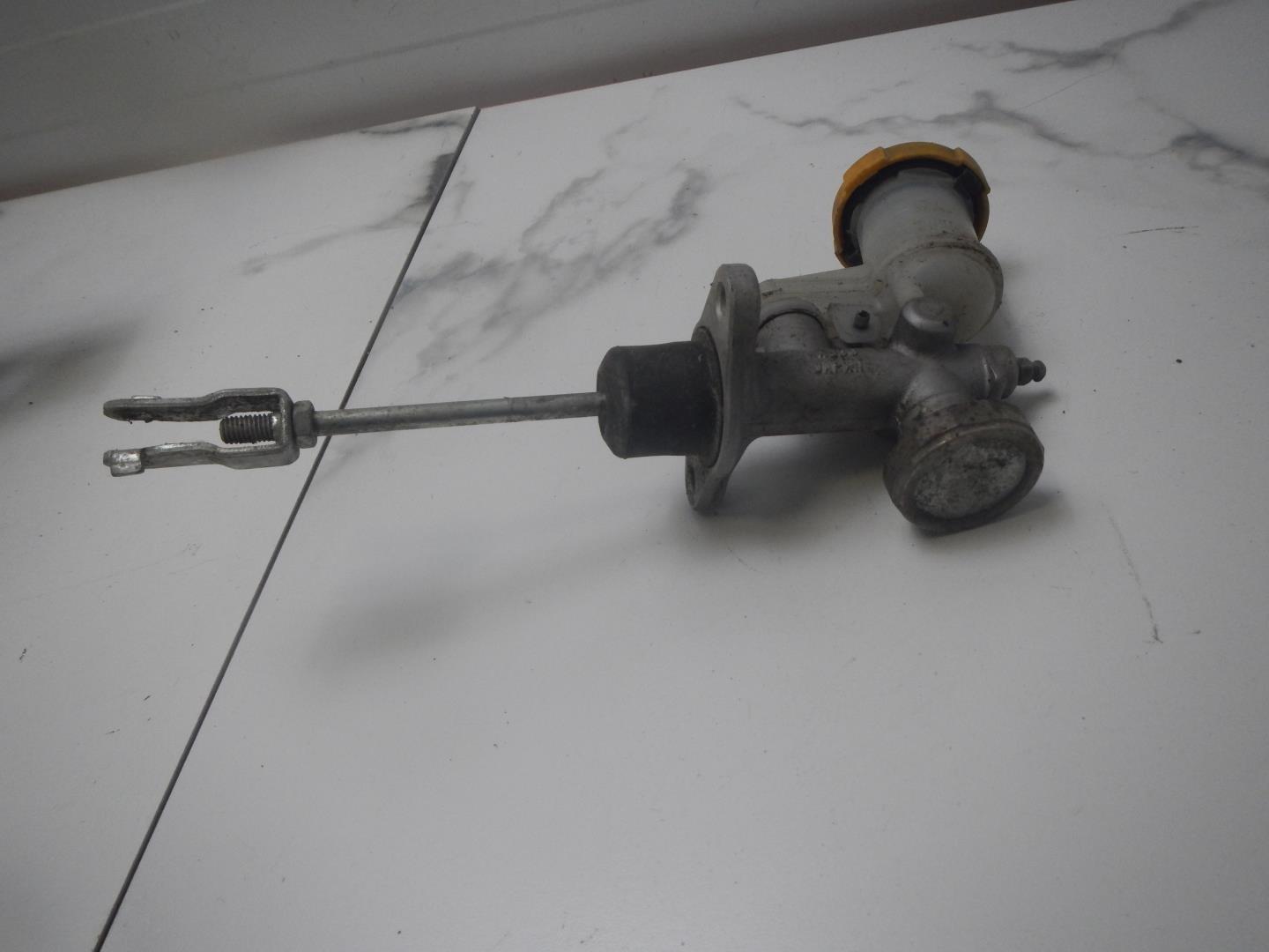 Цилиндр сцепления главный