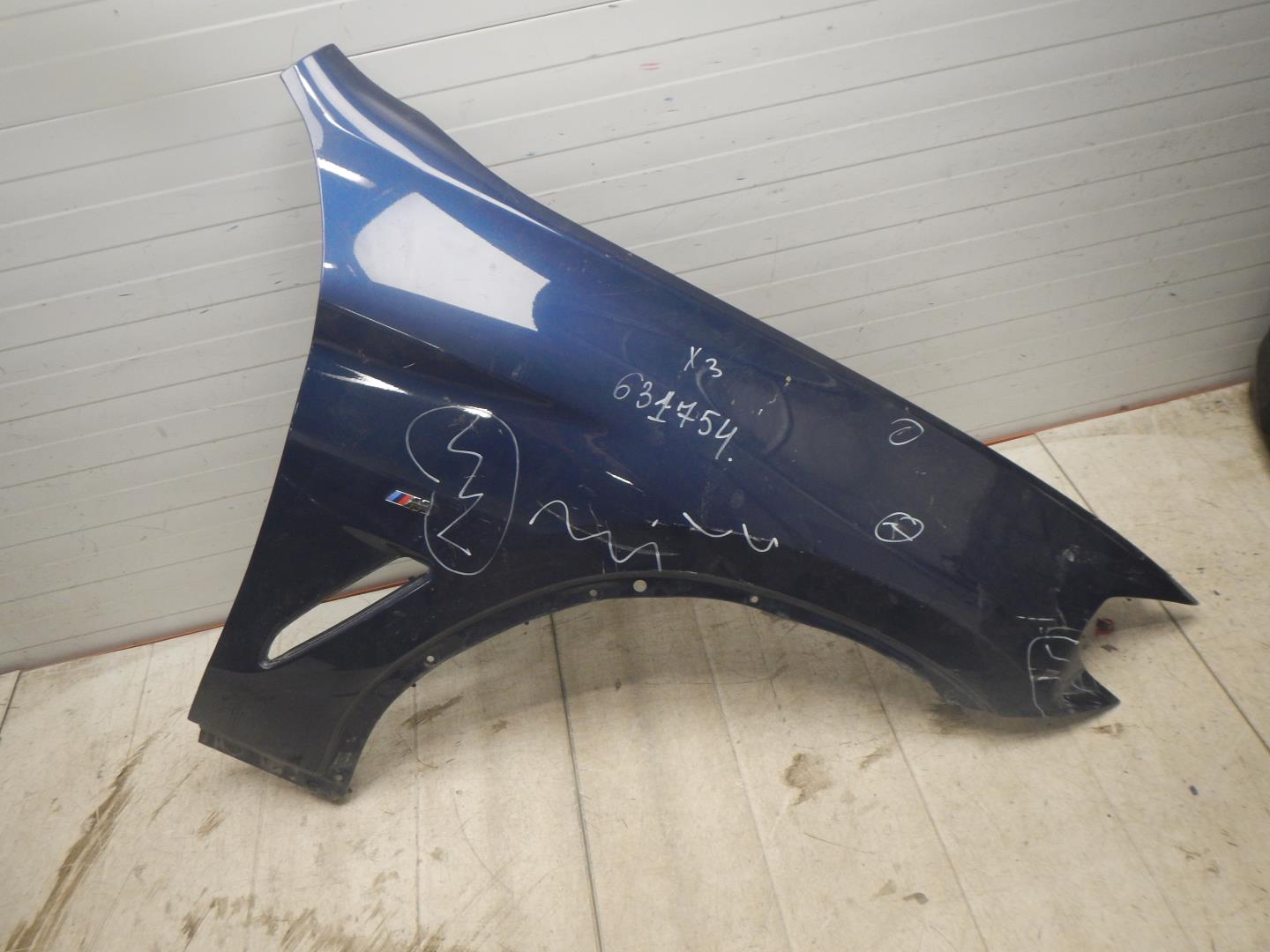 Крыло переднее правое