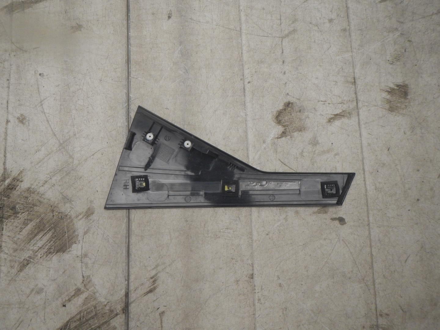 Накладка двери задней правой