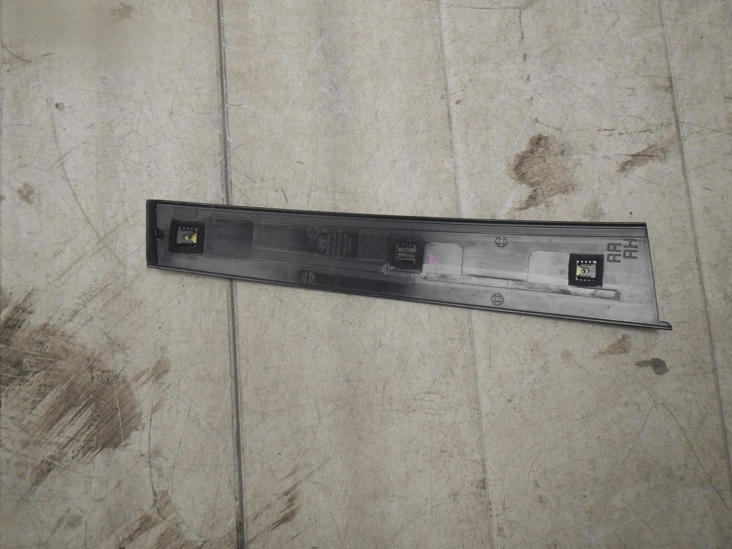 Накладка двери задней правой