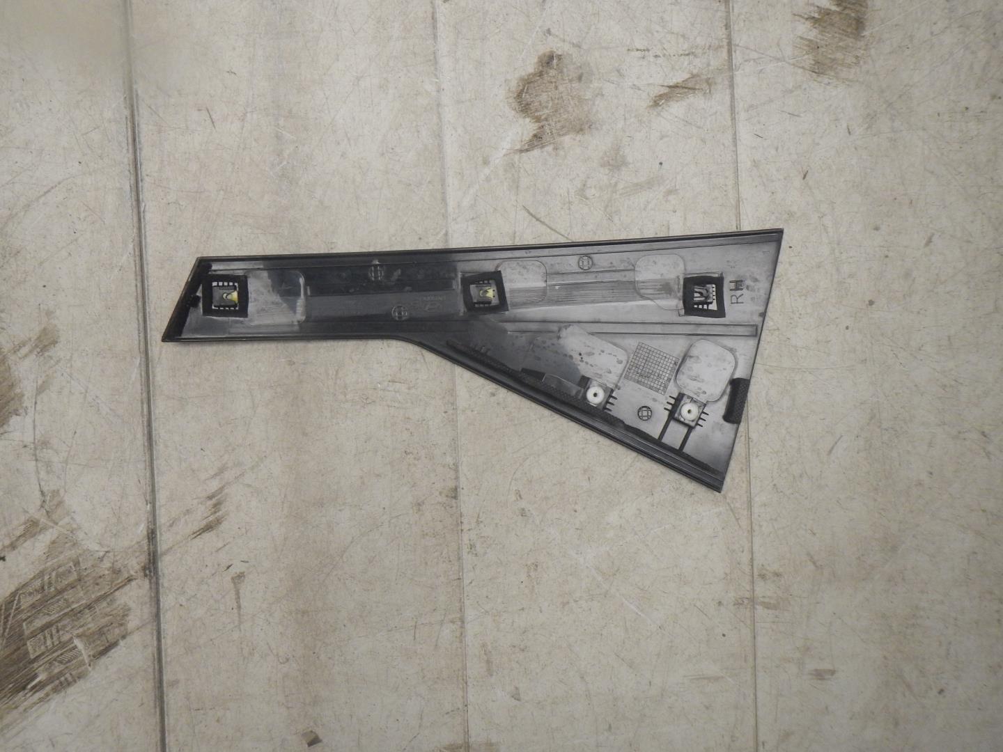 Накладка двери задней правой