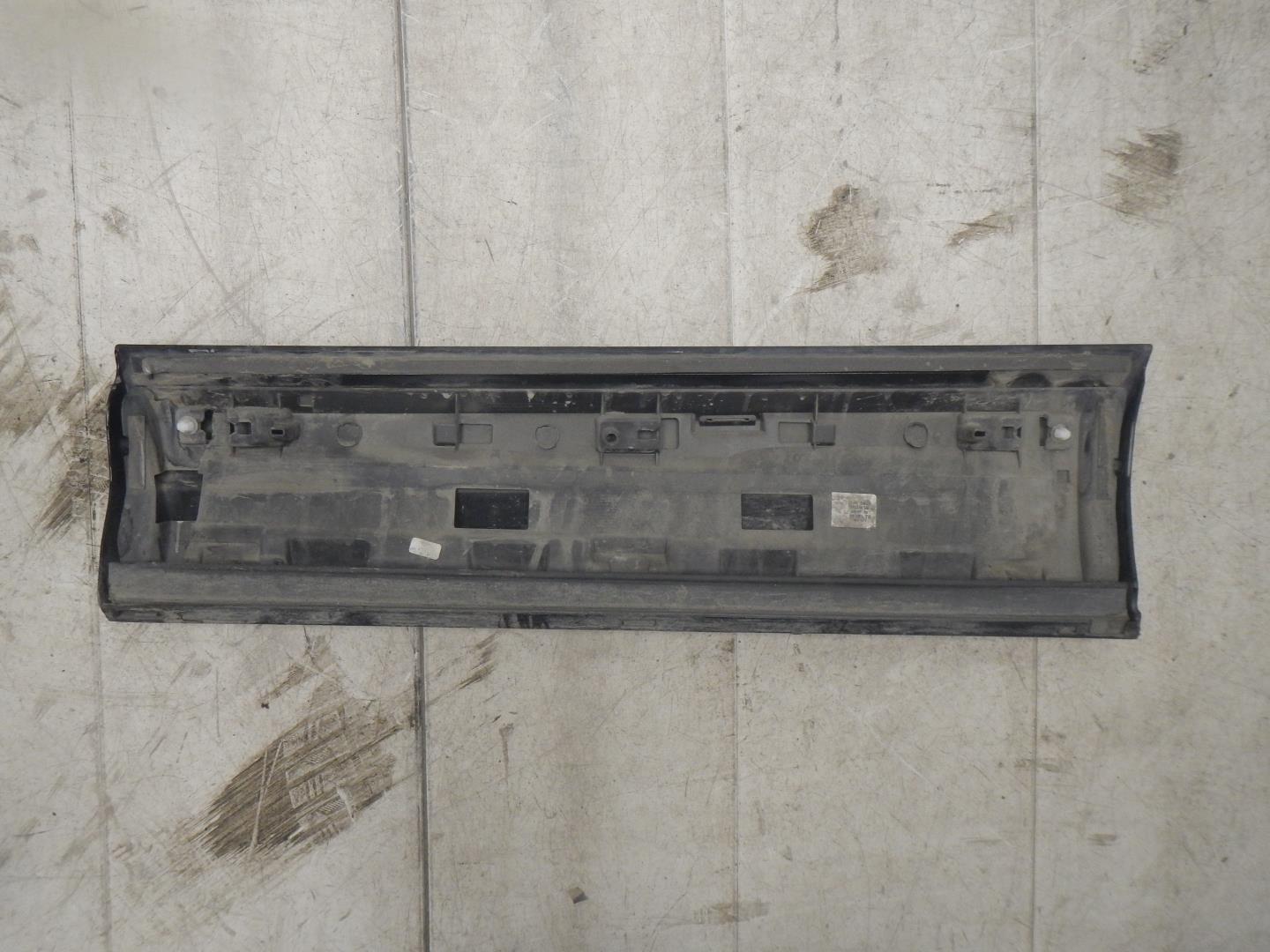 Молдинг задней правой двери