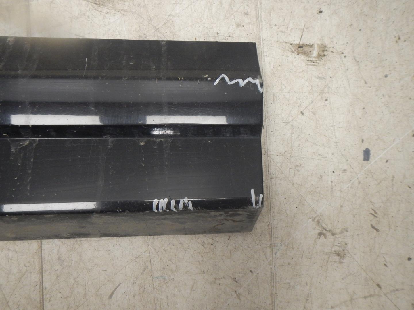 Молдинг задней правой двери