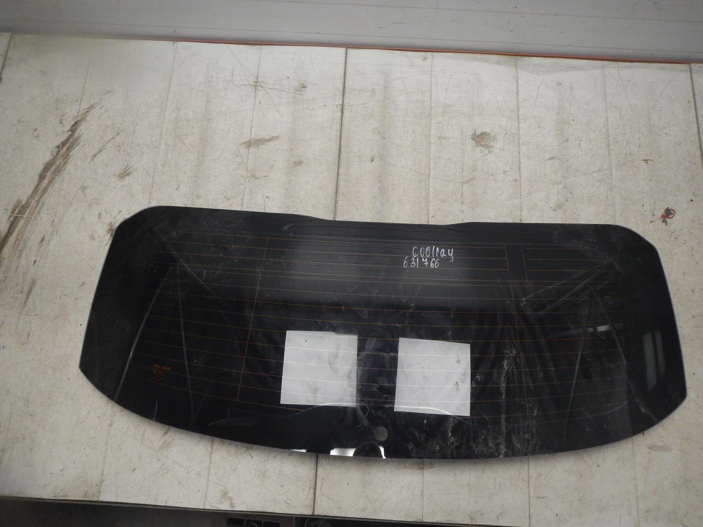 Стекло двери багажника