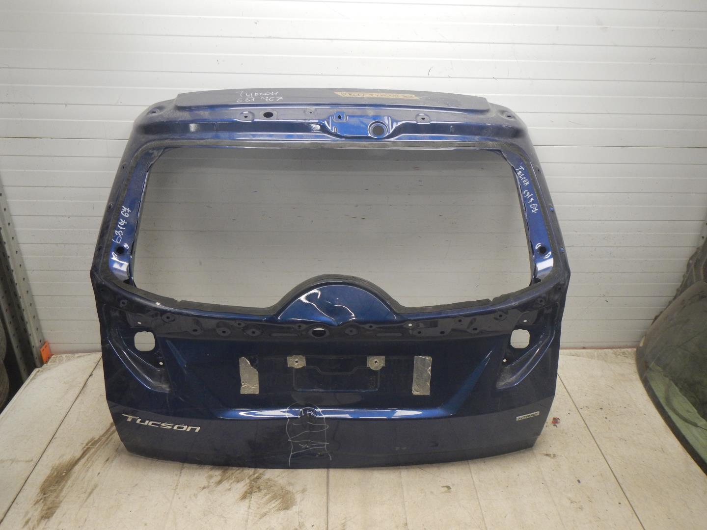 Дверь багажника