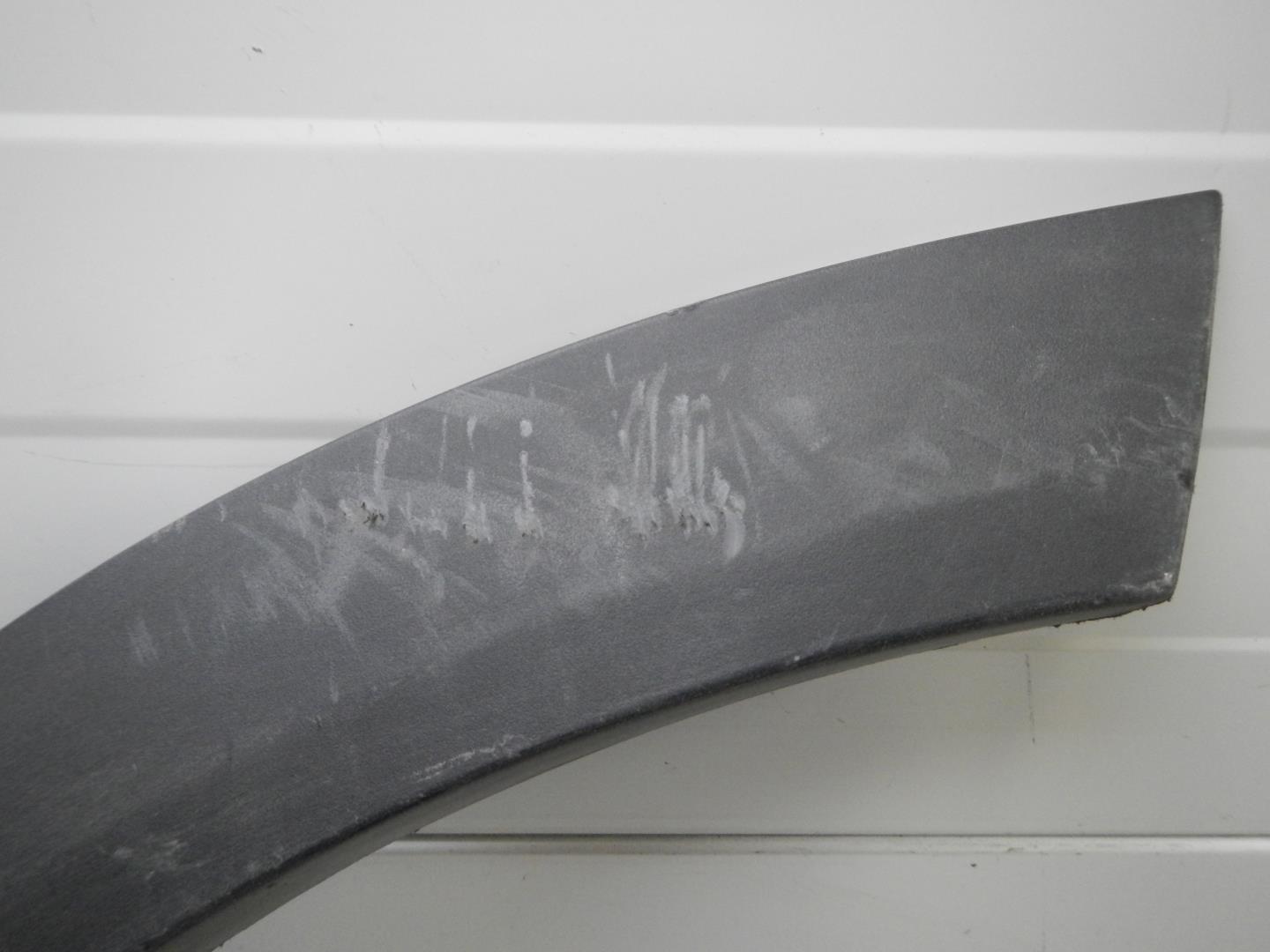 Молдинг задней левой двери