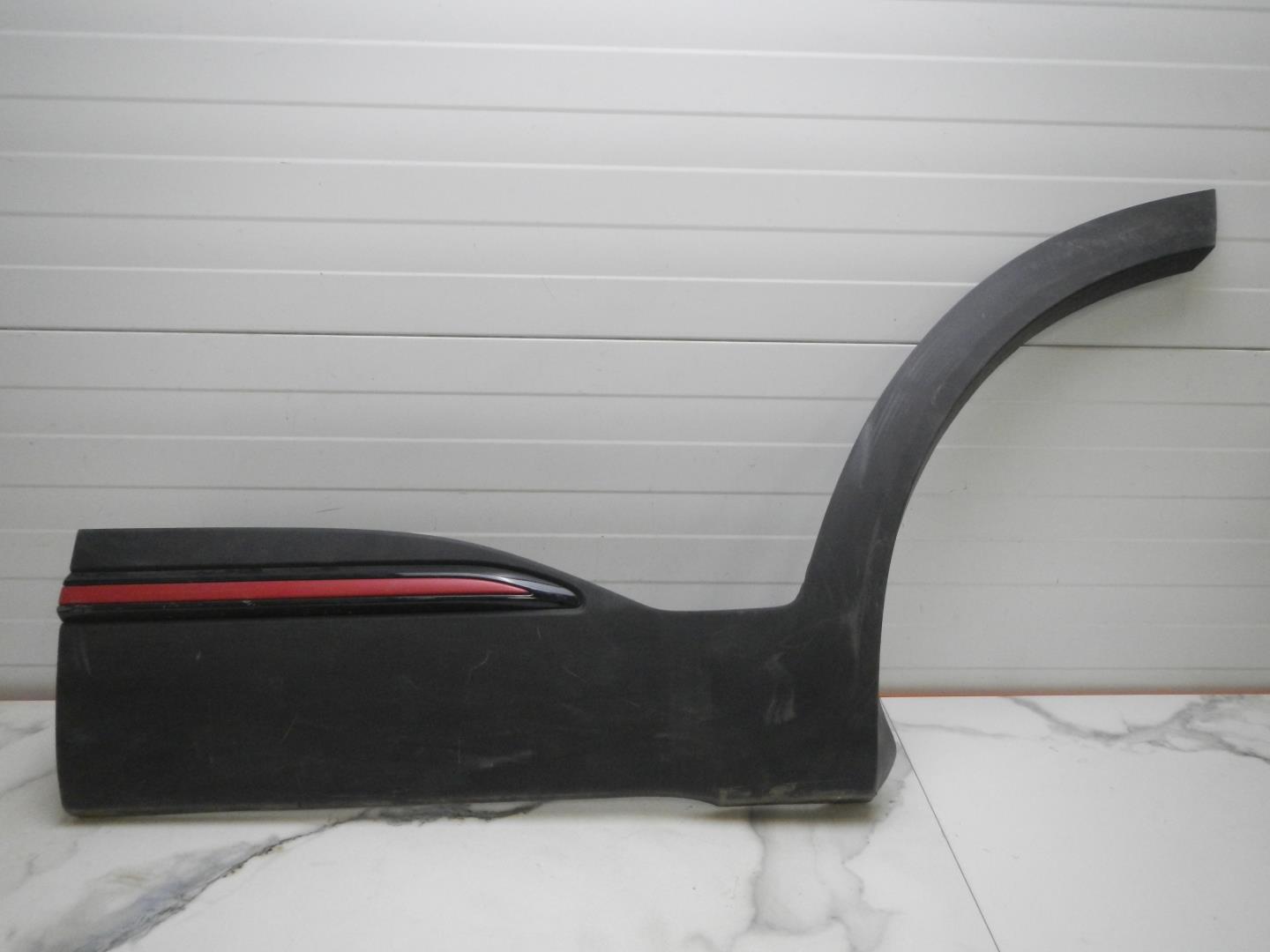 Молдинг задней левой двери