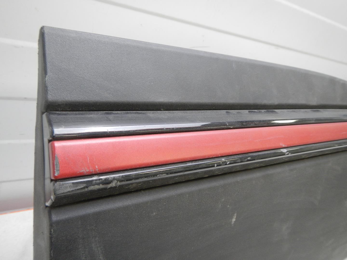 Молдинг задней левой двери