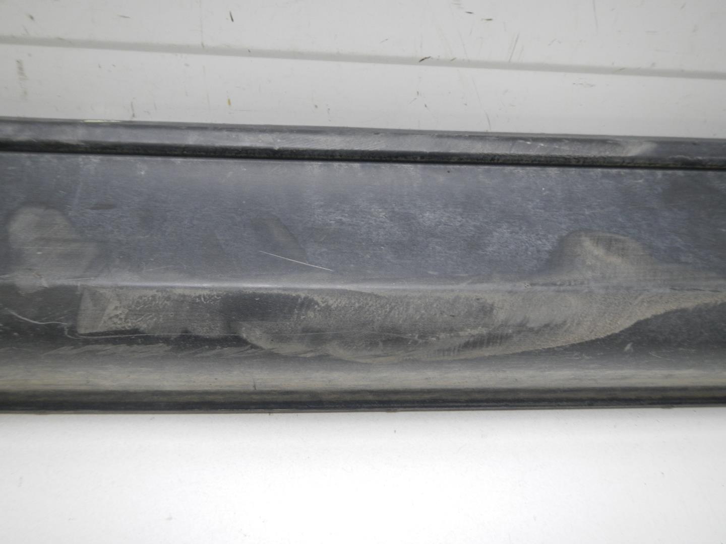 Молдинг передней левой двери