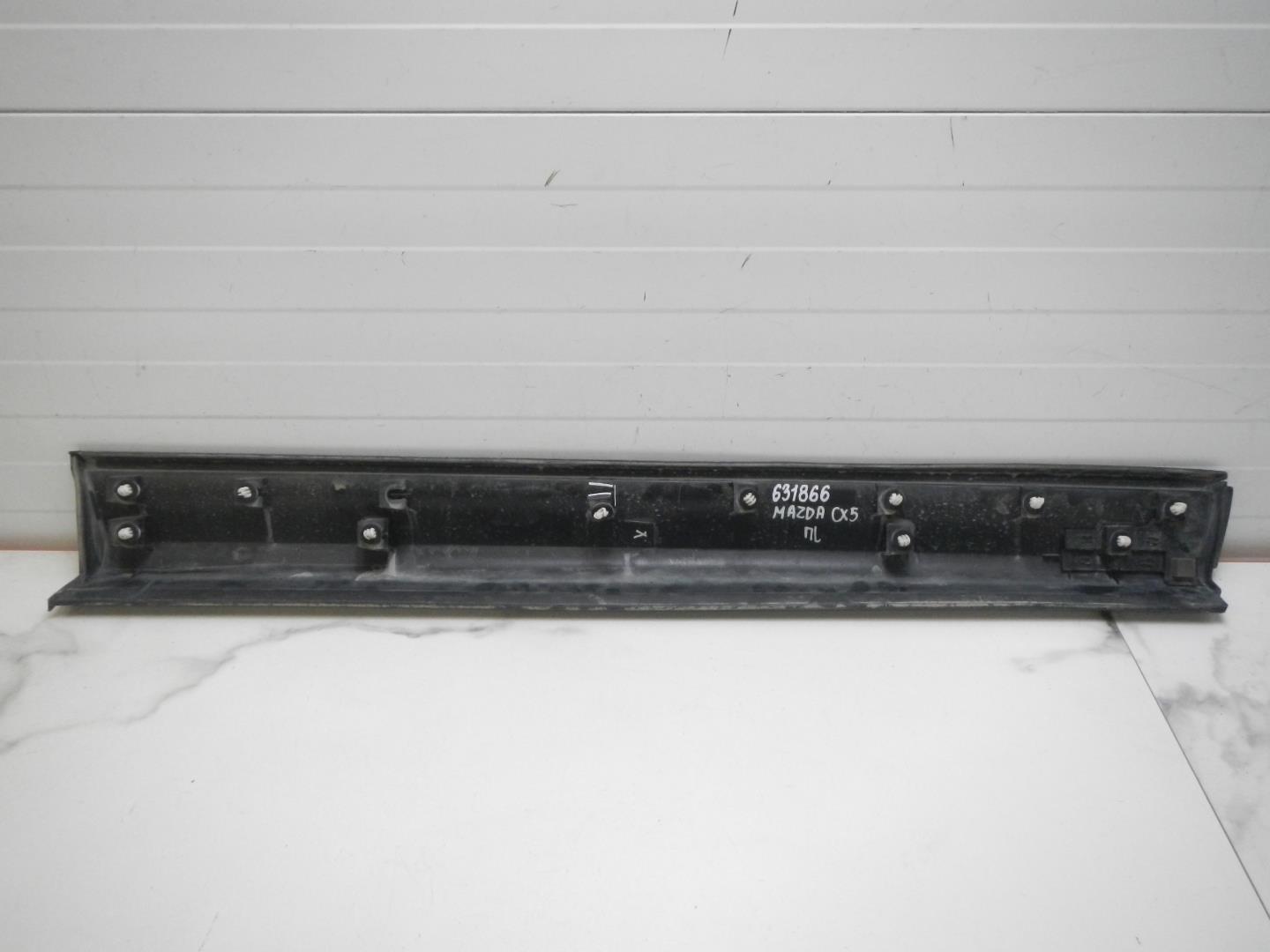 Молдинг передней левой двери