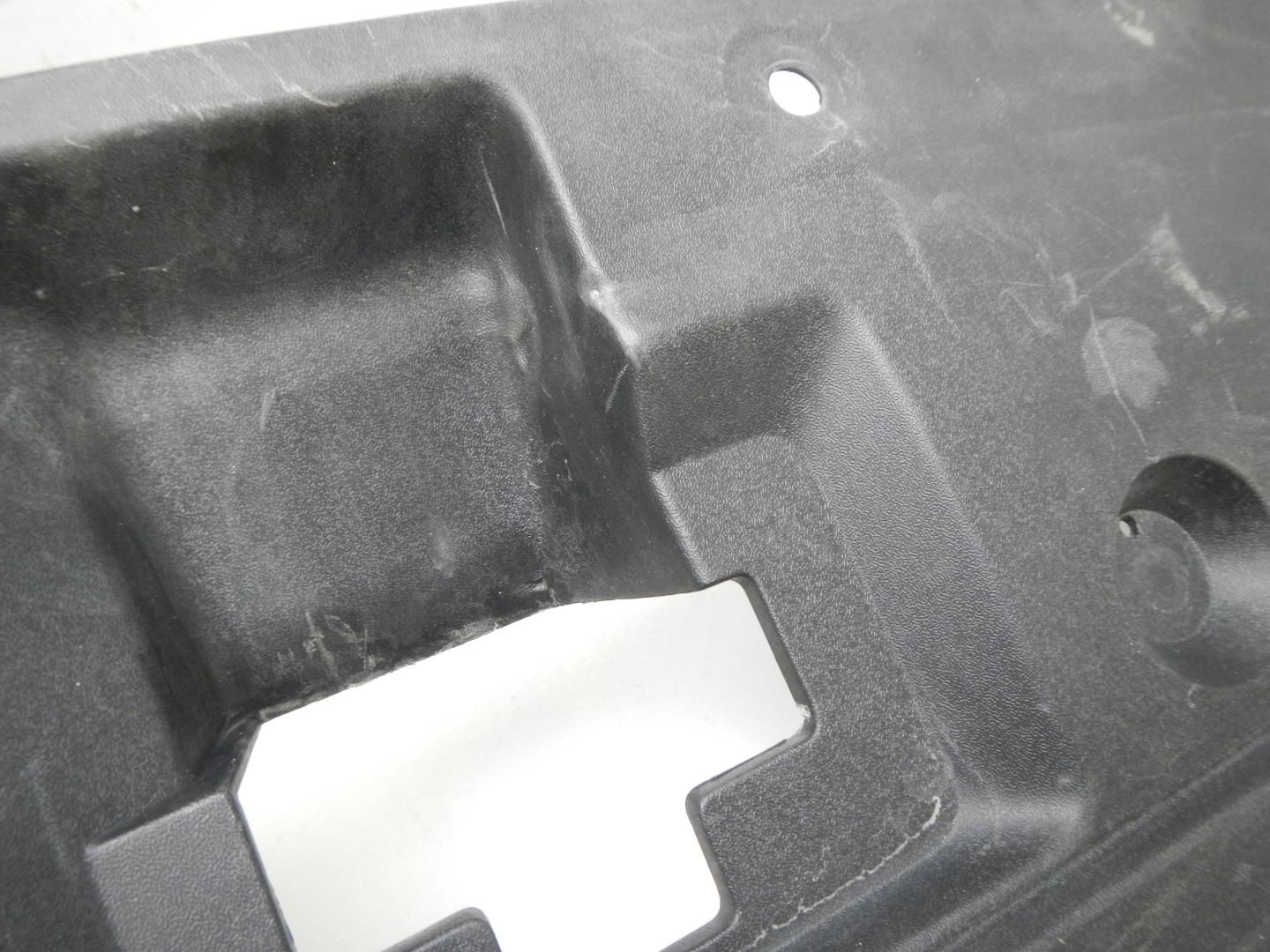 Кожух замка капота