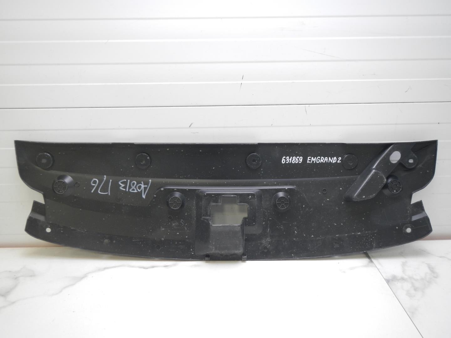 Кожух замка капота