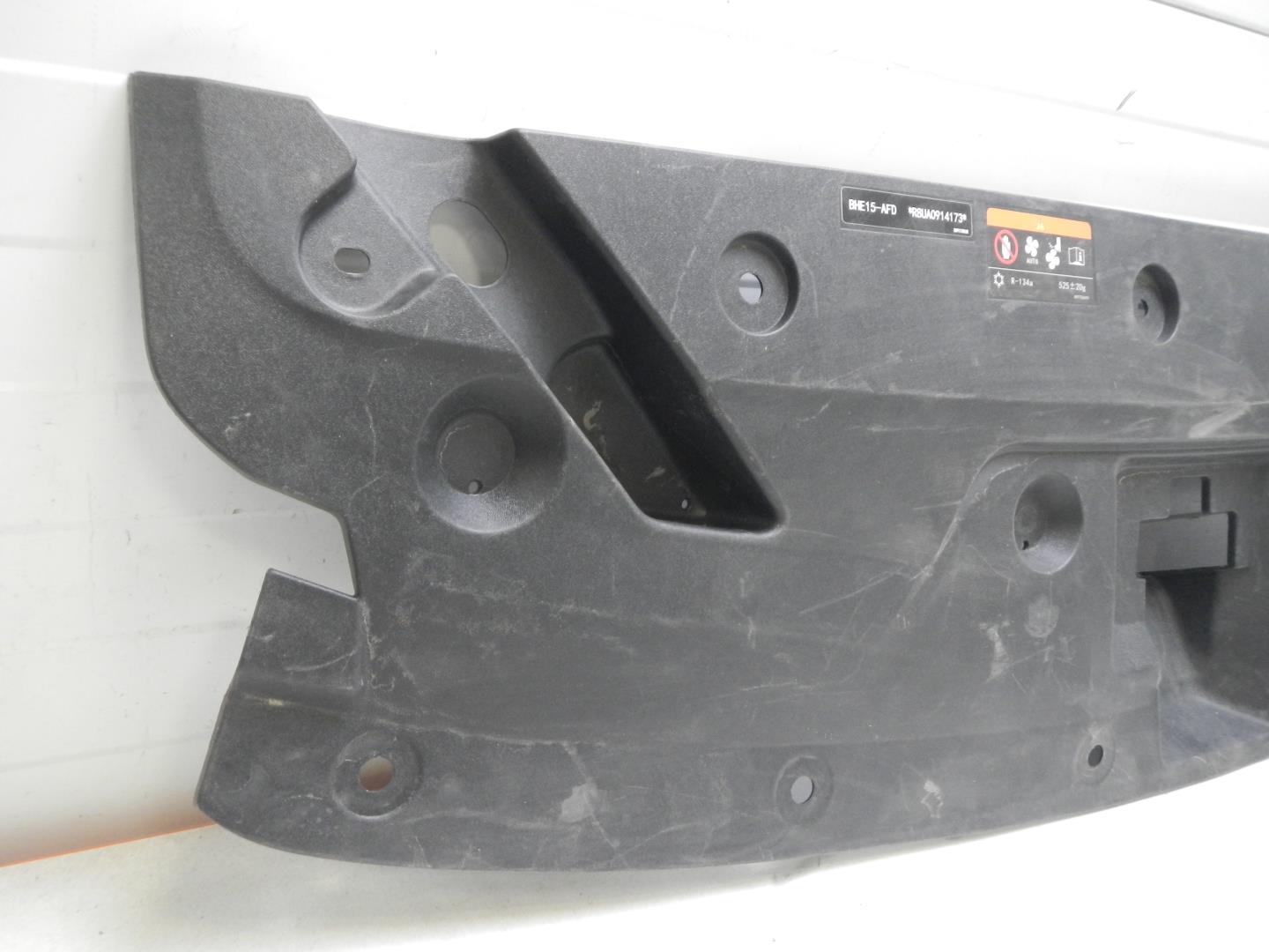 Кожух замка капота