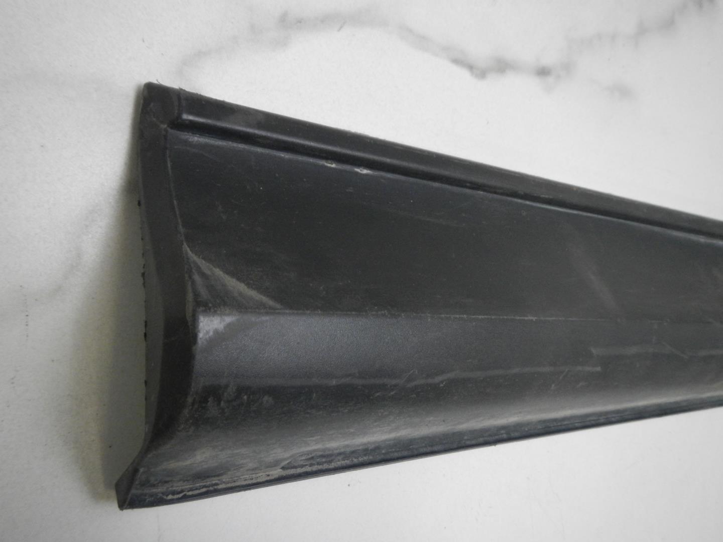 Молдинг задней левой двери