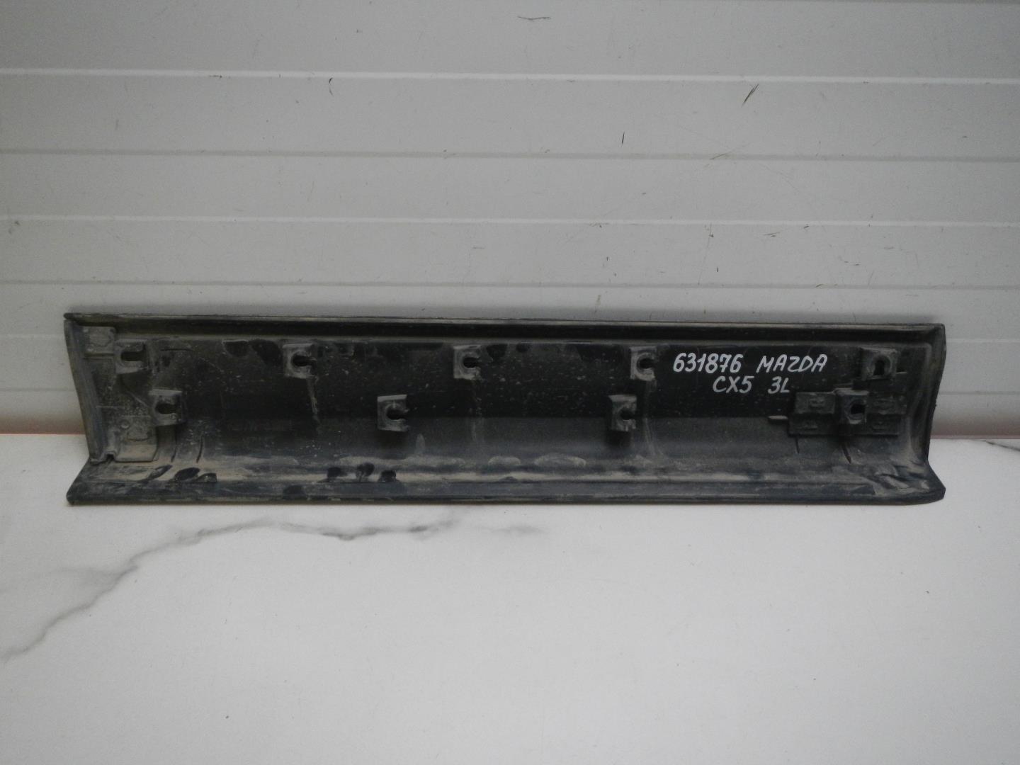 Молдинг задней левой двери