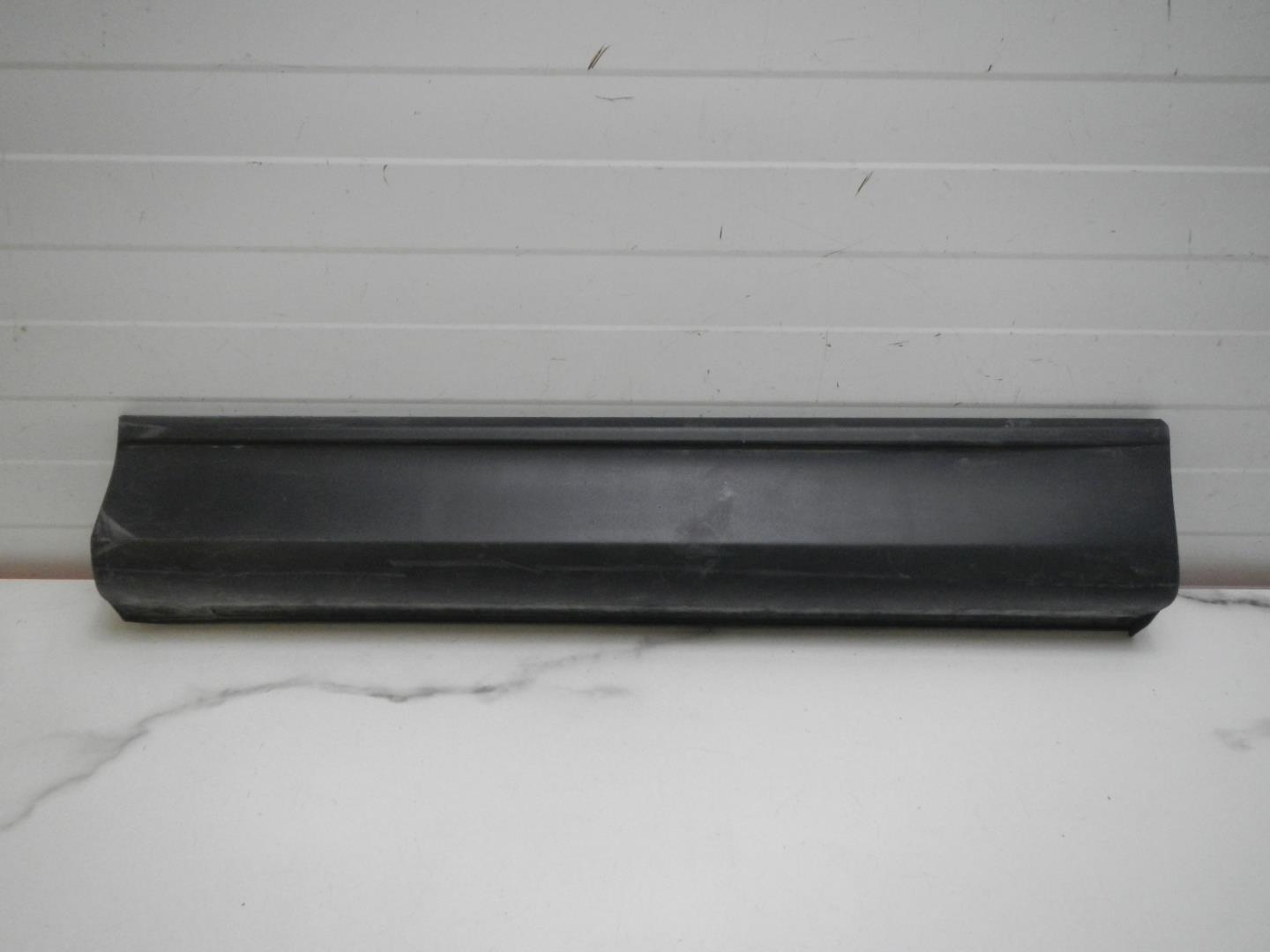 Молдинг задней левой двери