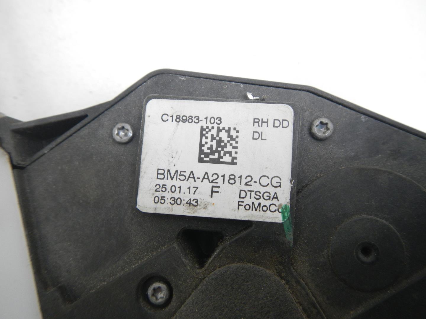 Замок двери передней правой