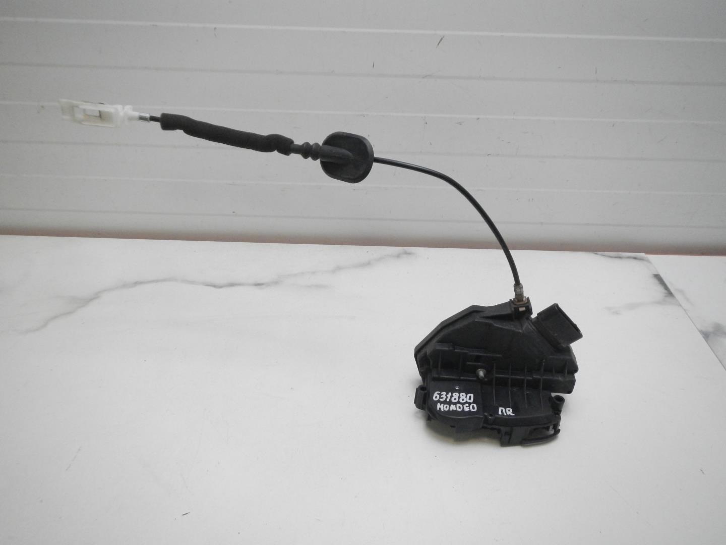 Замок двери передней правой