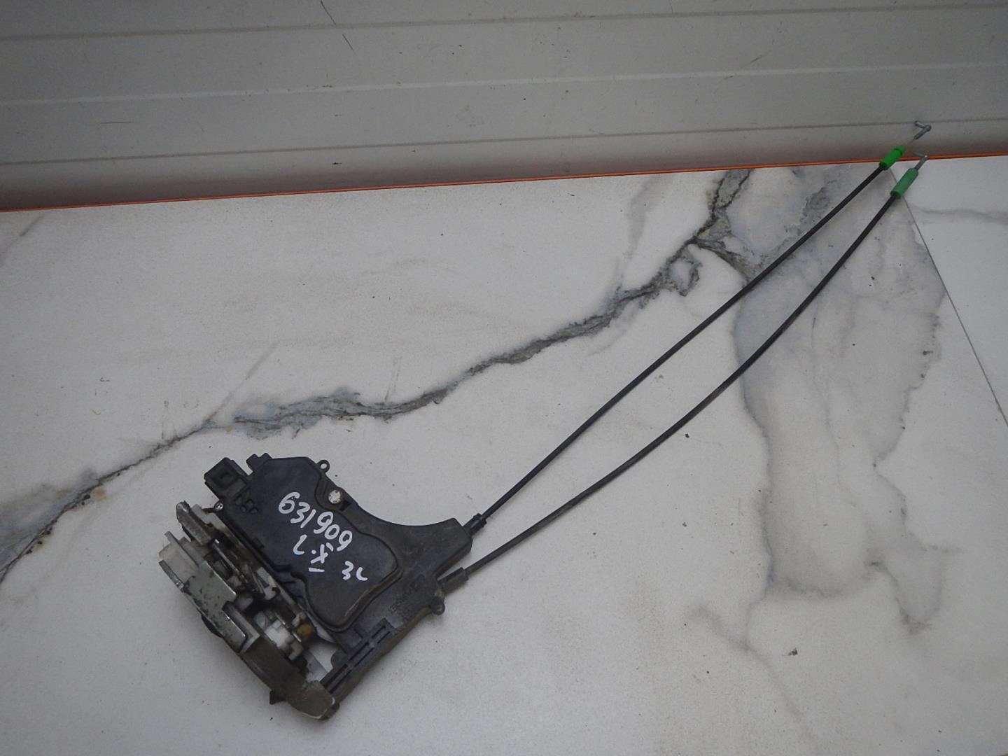 Замок двери задней левой