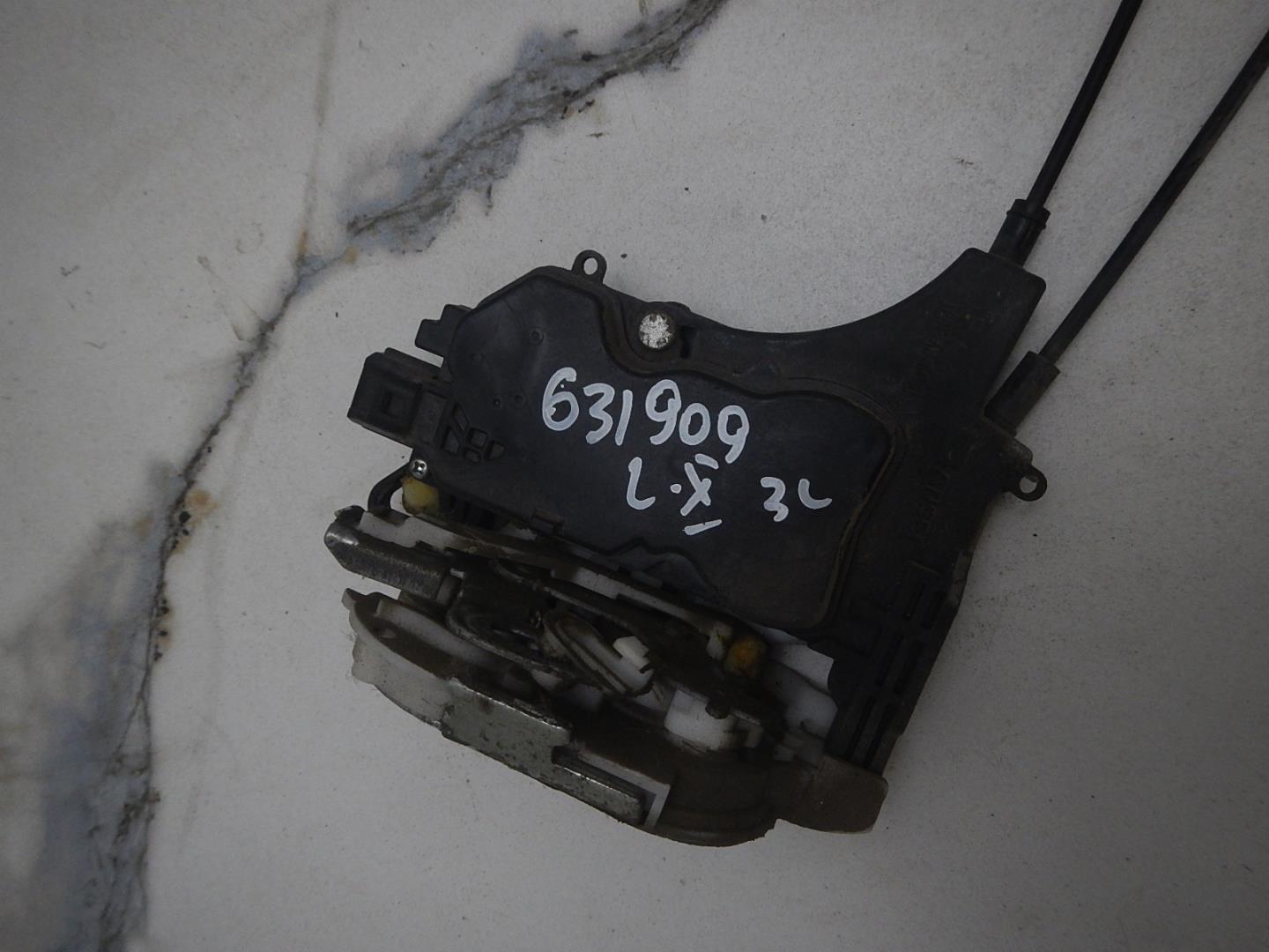 Замок двери задней левой