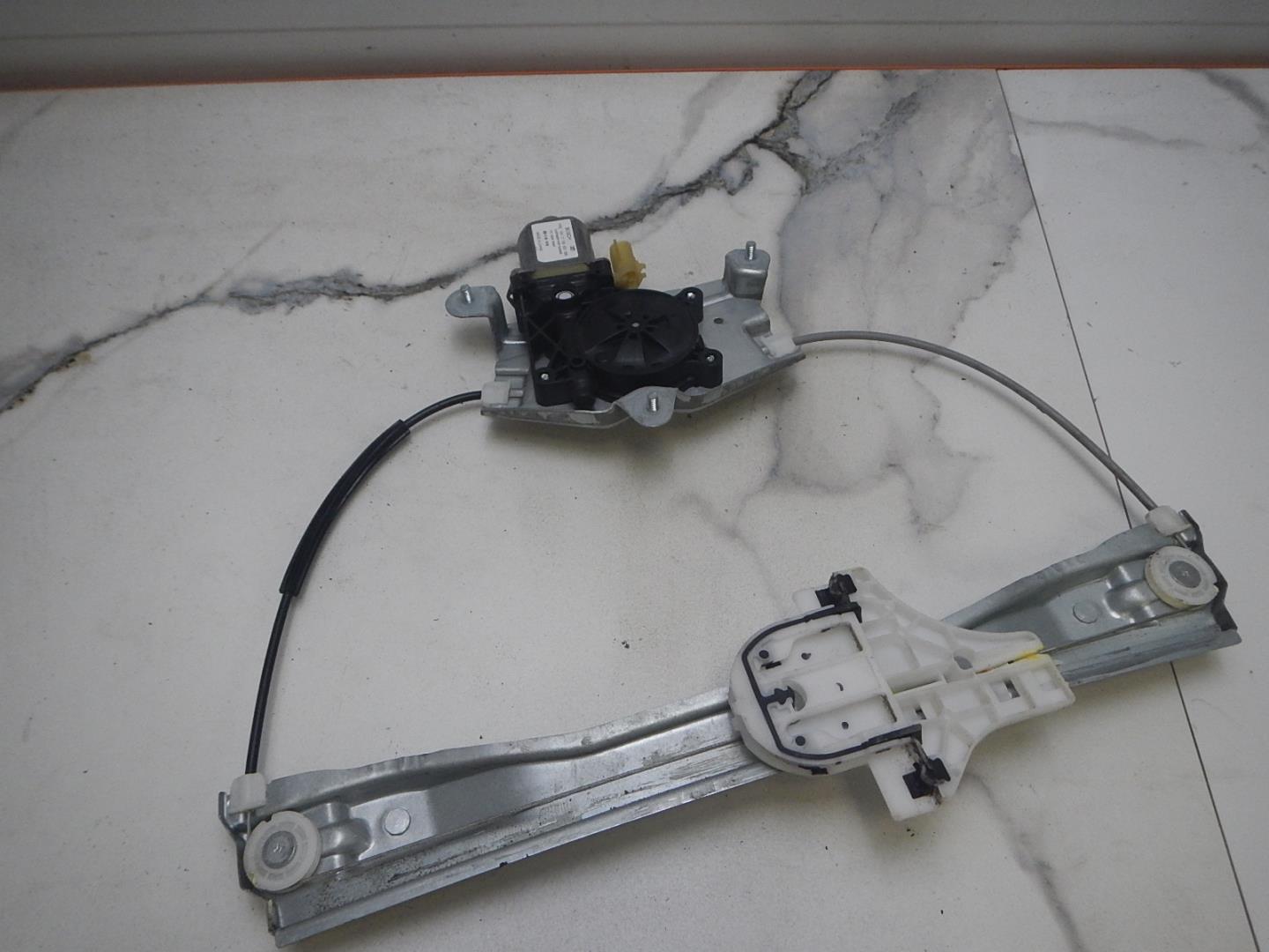 Стеклоподъемник электр. задний правый