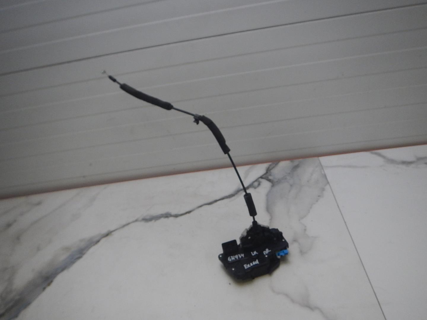 Замок двери передней правой