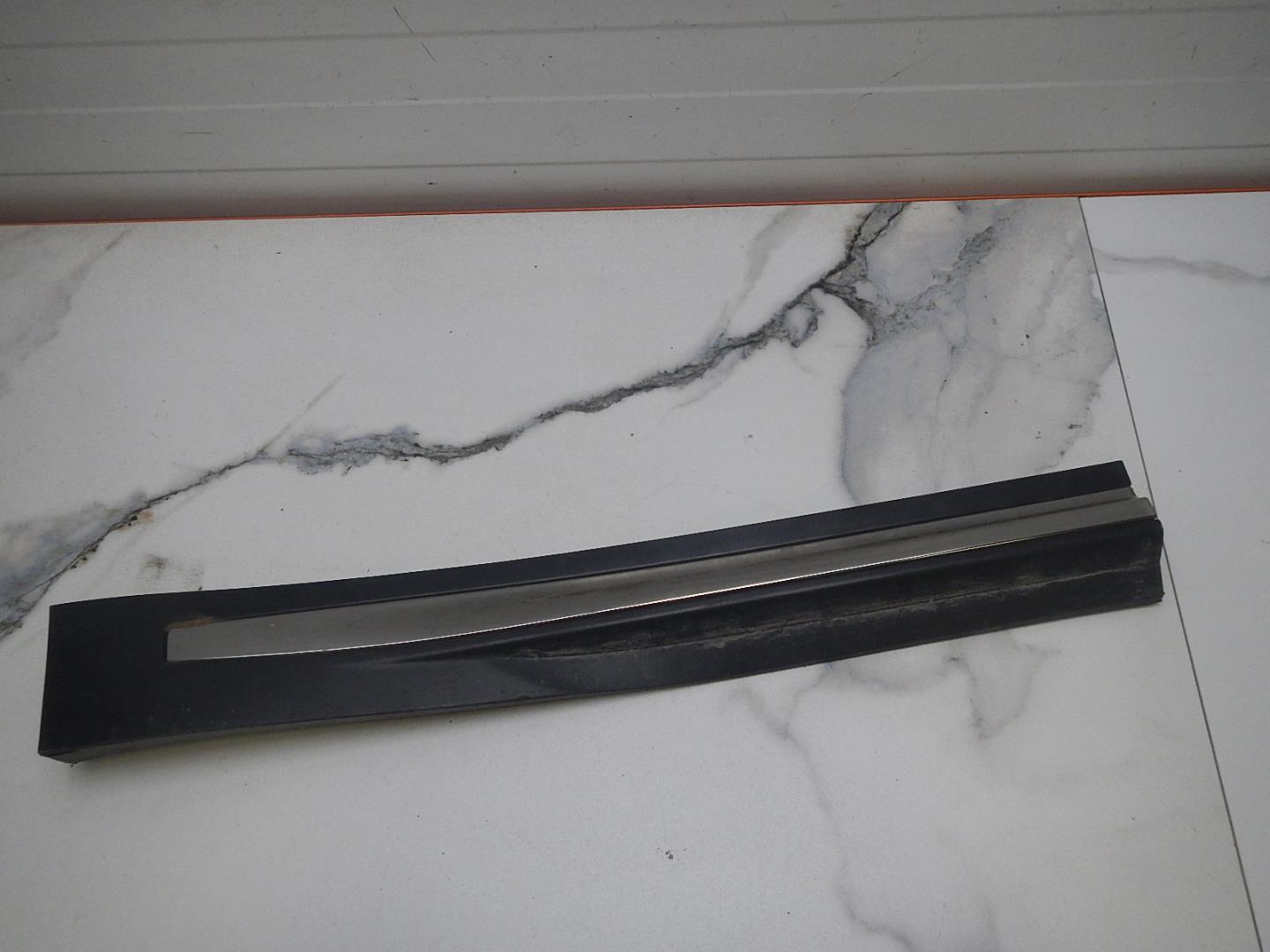 Молдинг задней правой двери