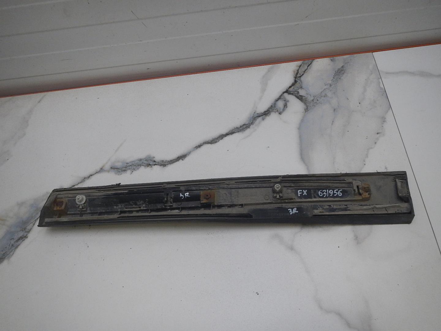 Молдинг задней правой двери