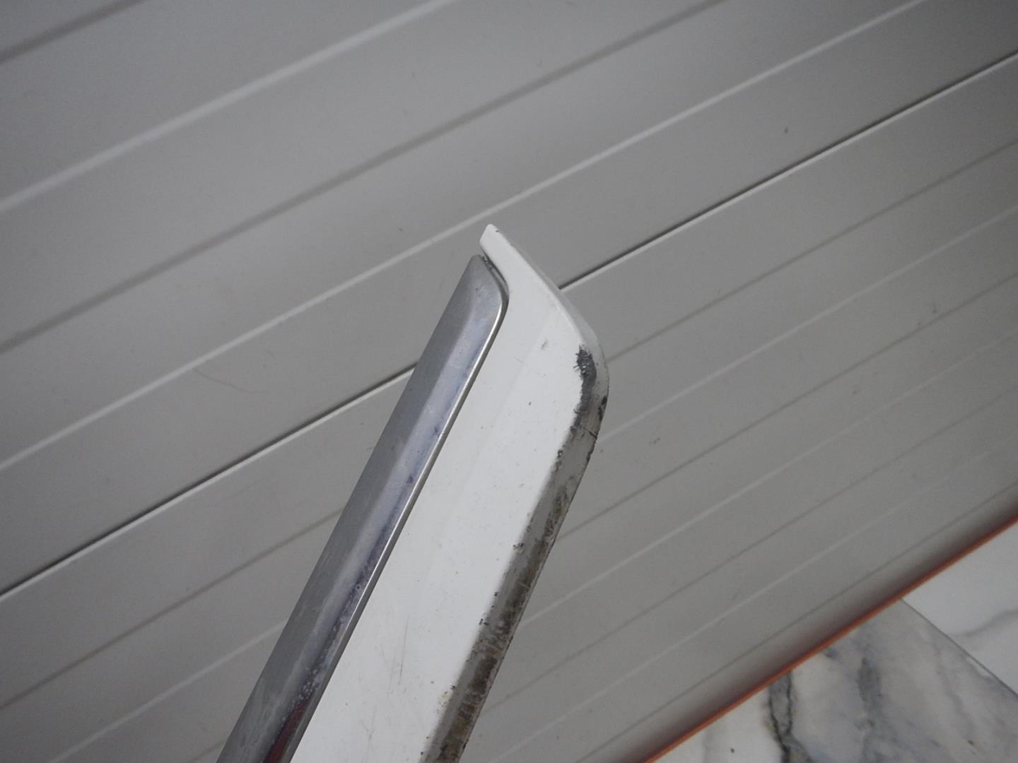 Молдинг задней левой двери