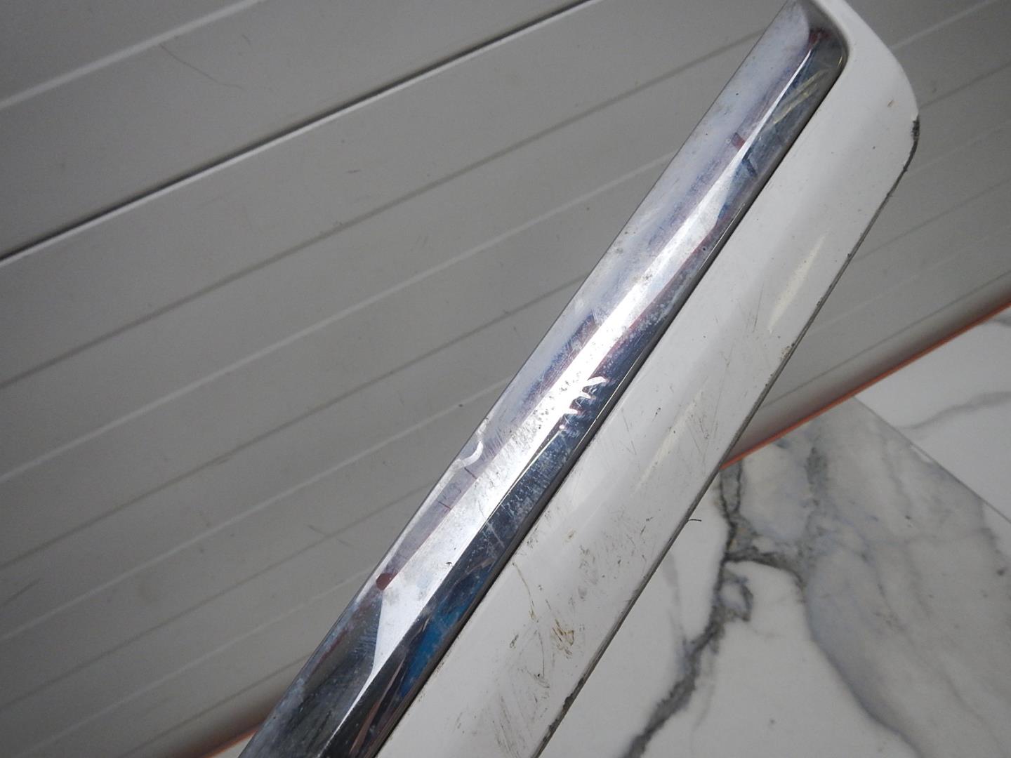 Молдинг задней левой двери