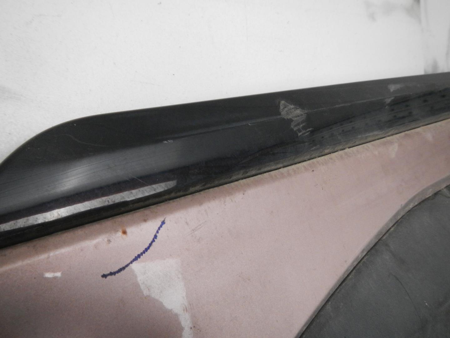 Молдинг задней правой двери